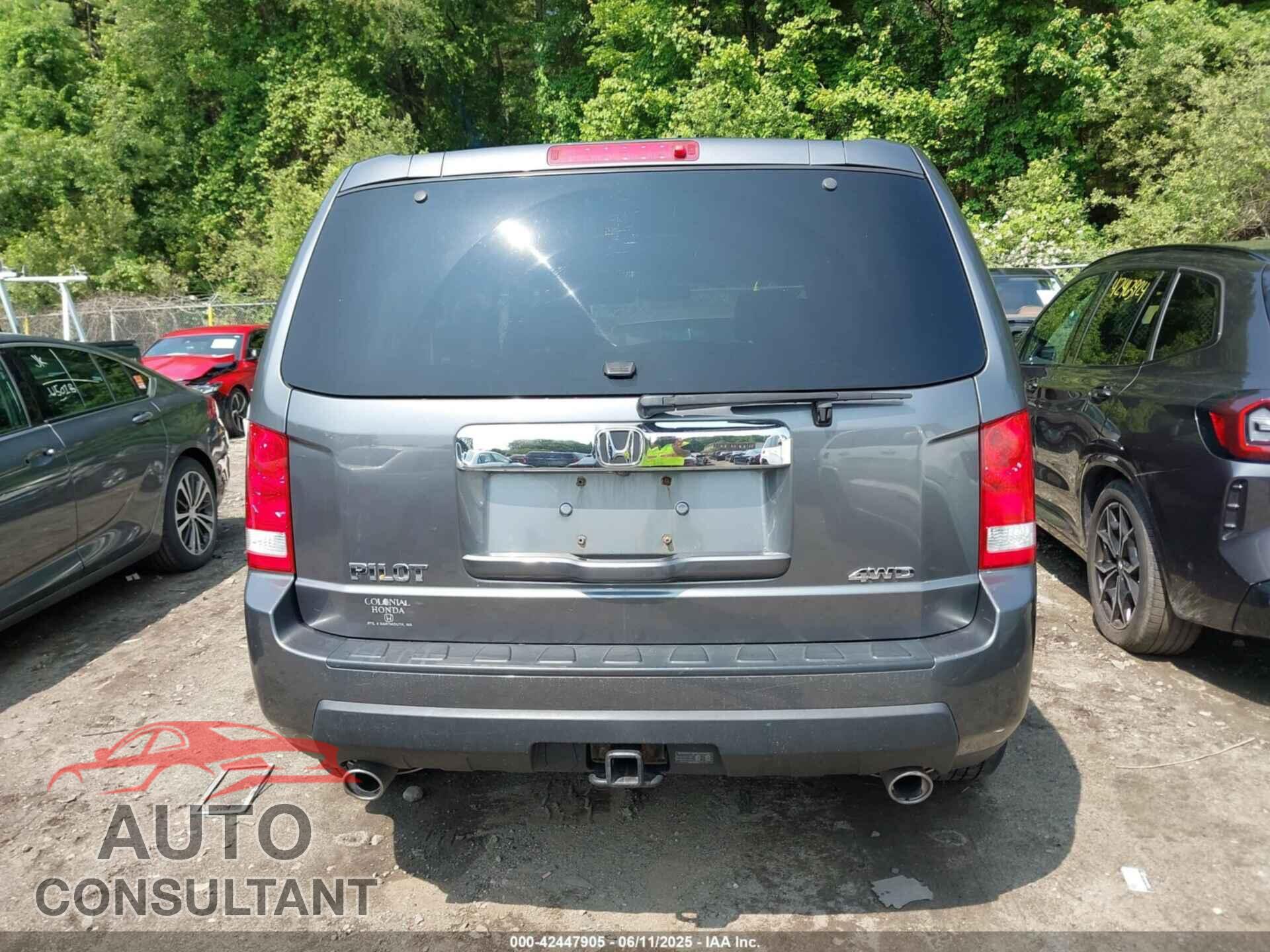HONDA PILOT 2011 - 5FNYF4H56BB044677