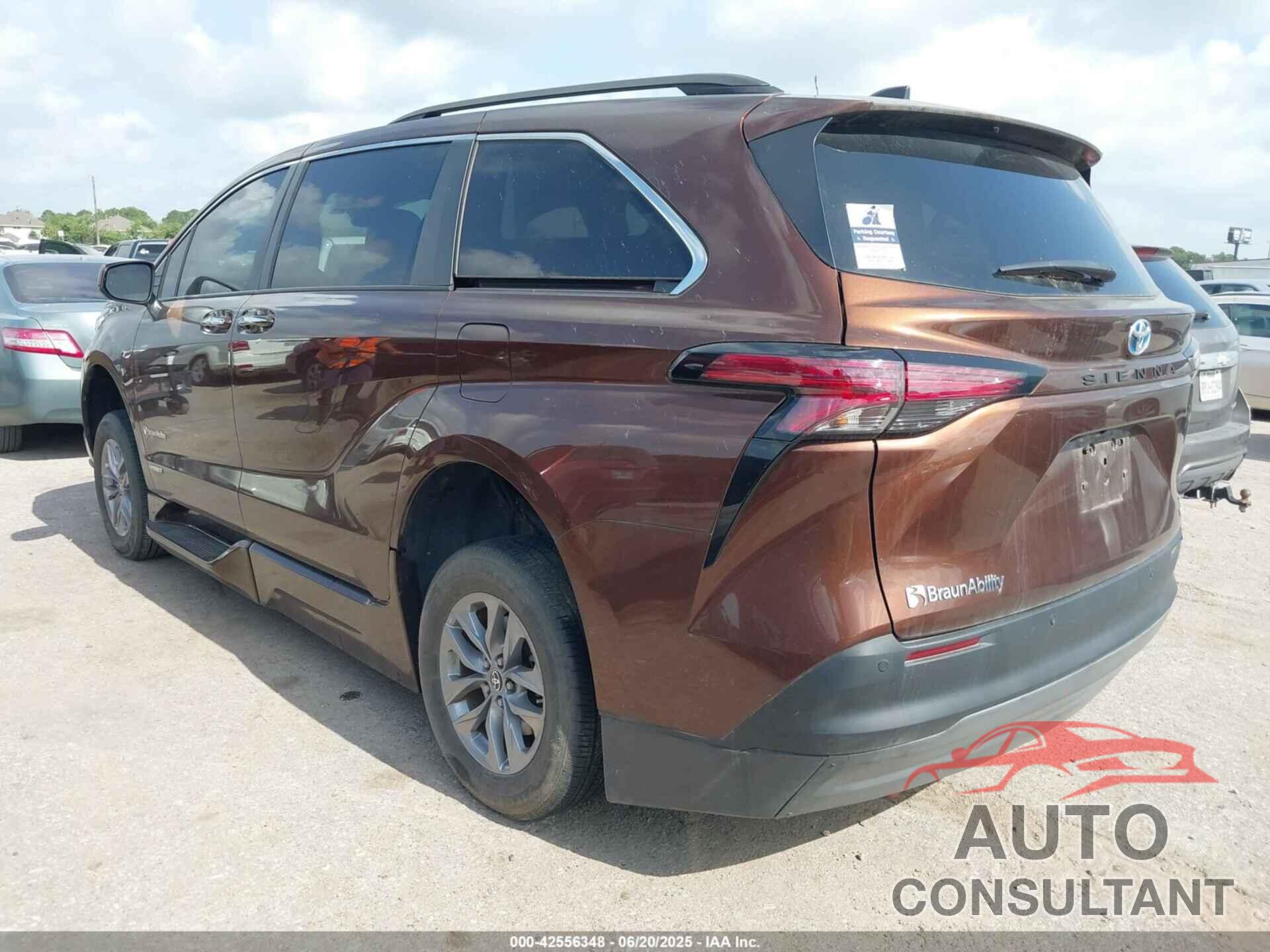 TOYOTA SIENNA 2021 - 5TDJRKEC6MS065866