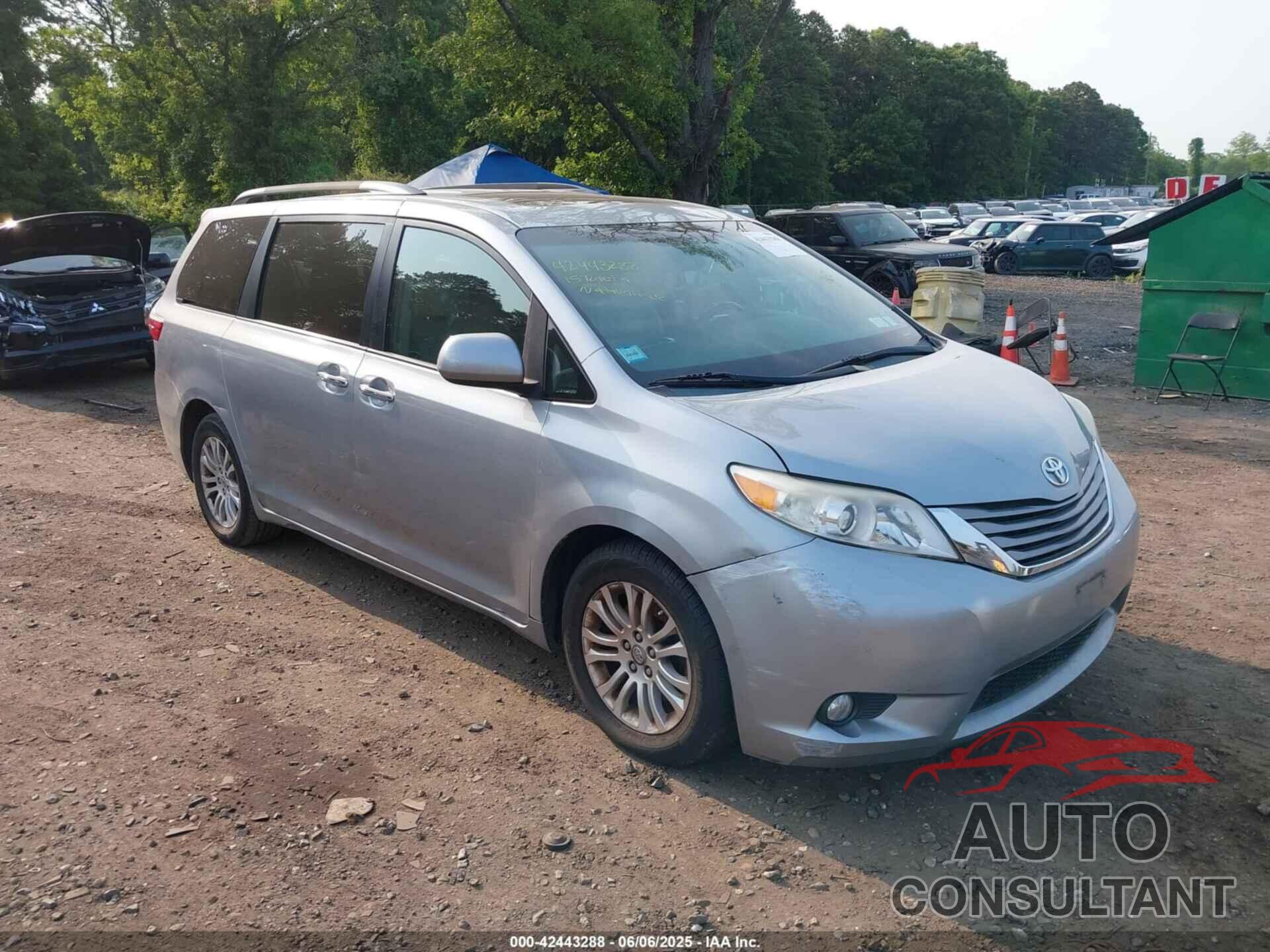 TOYOTA SIENNA 2015 - 5TDYK3DC2FS582546