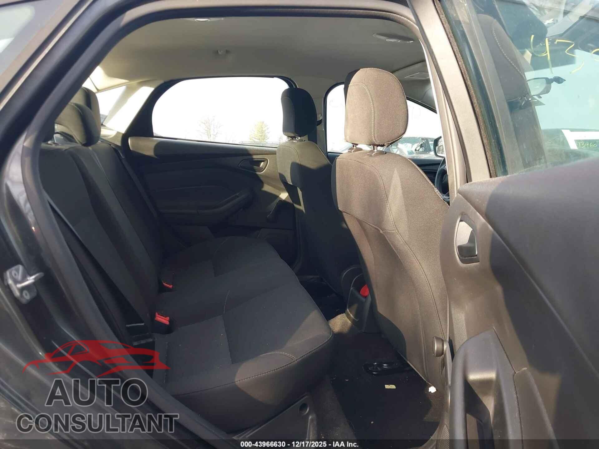 FORD FOCUS 2017 - 1FADP3E20HL276123