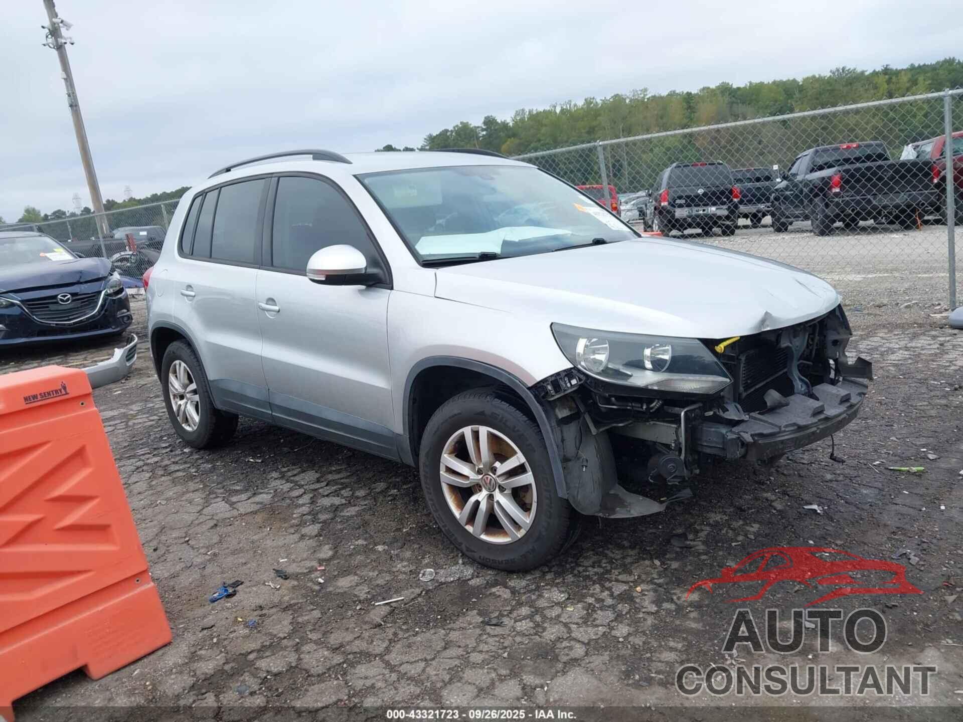 VOLKSWAGEN TIGUAN 2016 - WVGAV7AXXGW606712