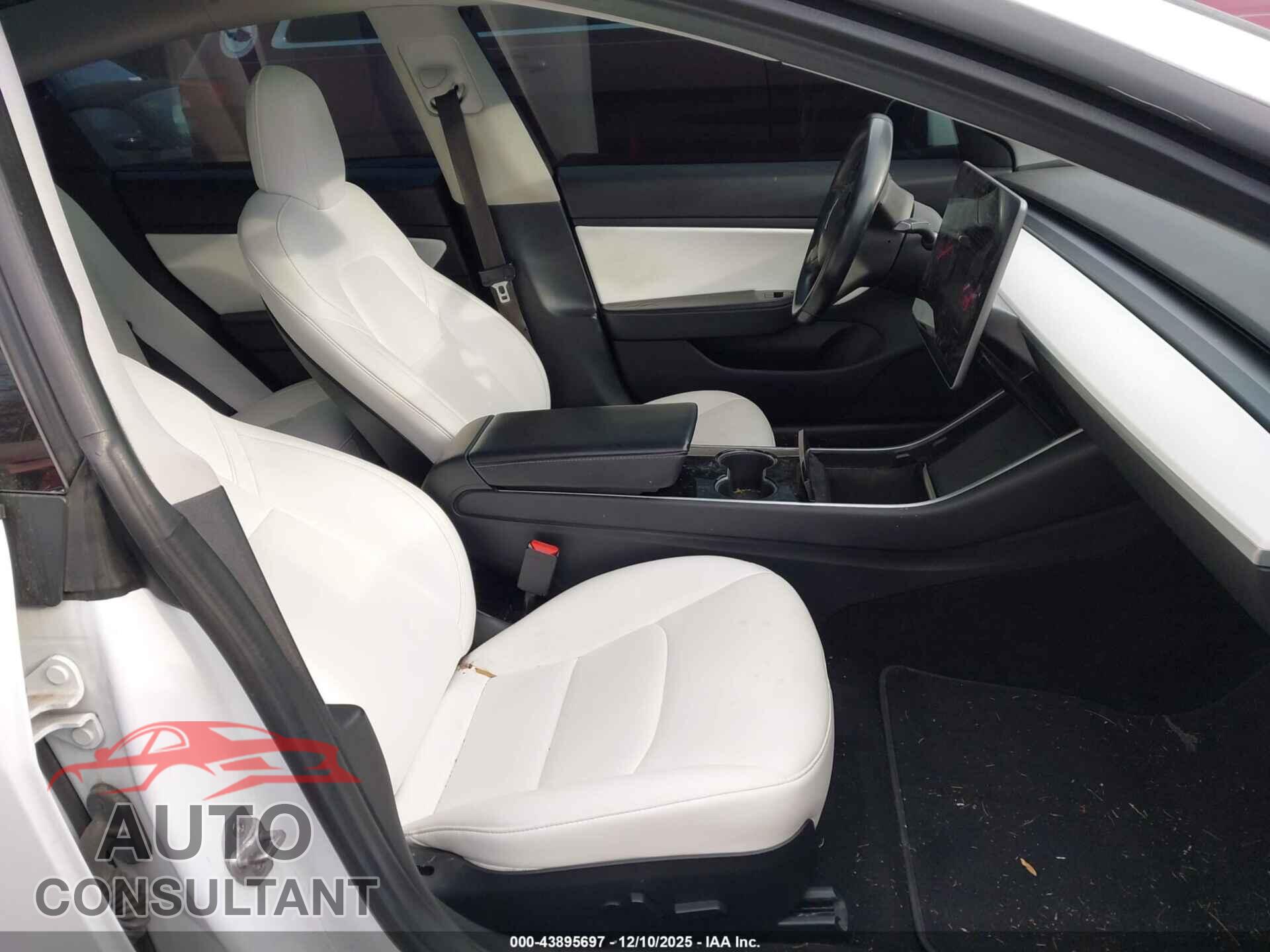 TESLA MODEL 3 2018 - 5YJ3E1EB8JF074607