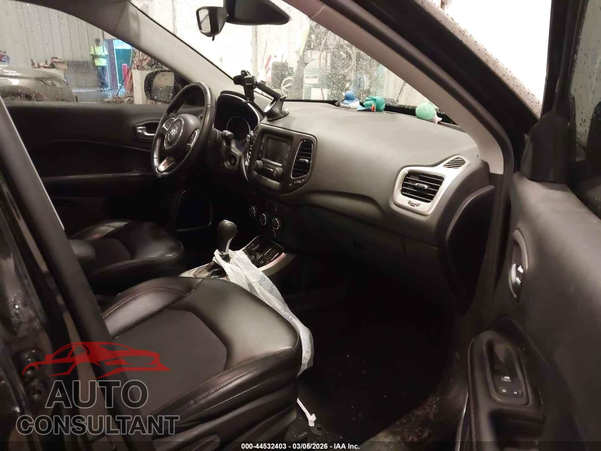 JEEP COMPASS 2018 - 3C4NJDBB0JT314941