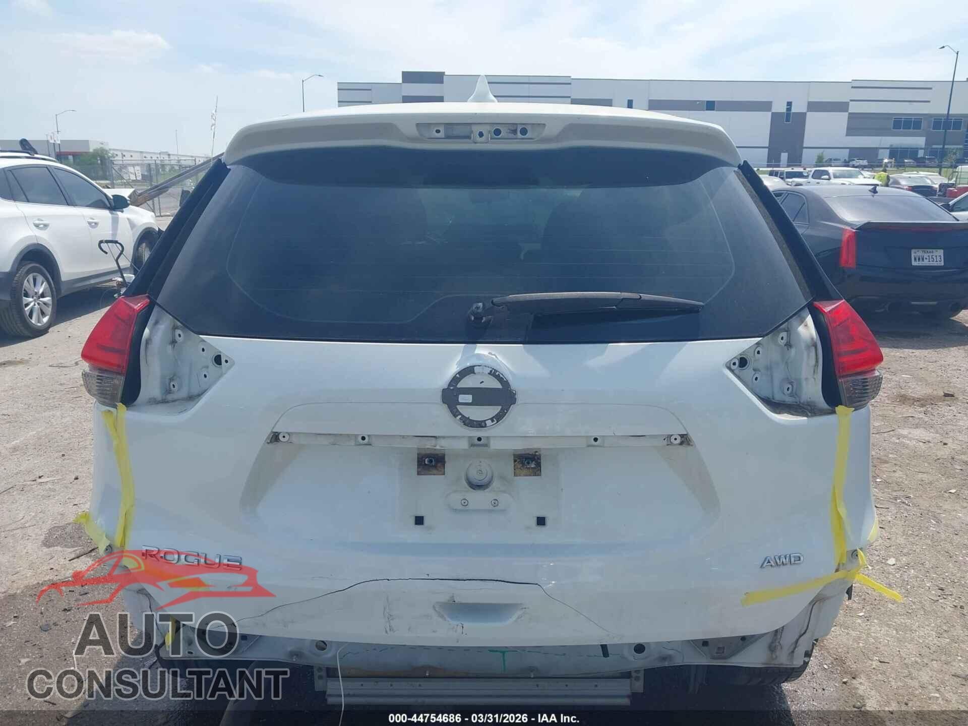 NISSAN ROGUE 2017 - KNMAT2MV2HP516117