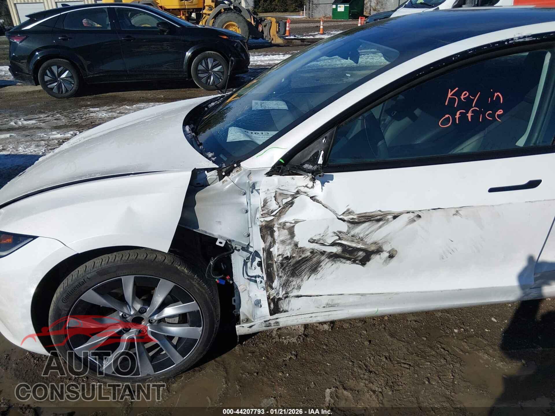 TESLA MODEL 3 2024 - 5YJ3E1EA4RF822675