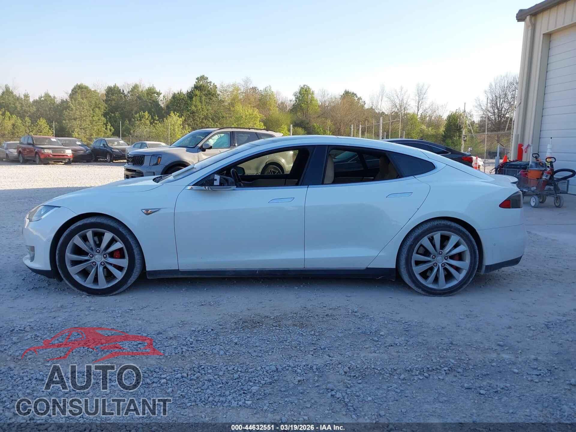 TESLA MODEL S 2015 - 5YJSA1E48FF116371