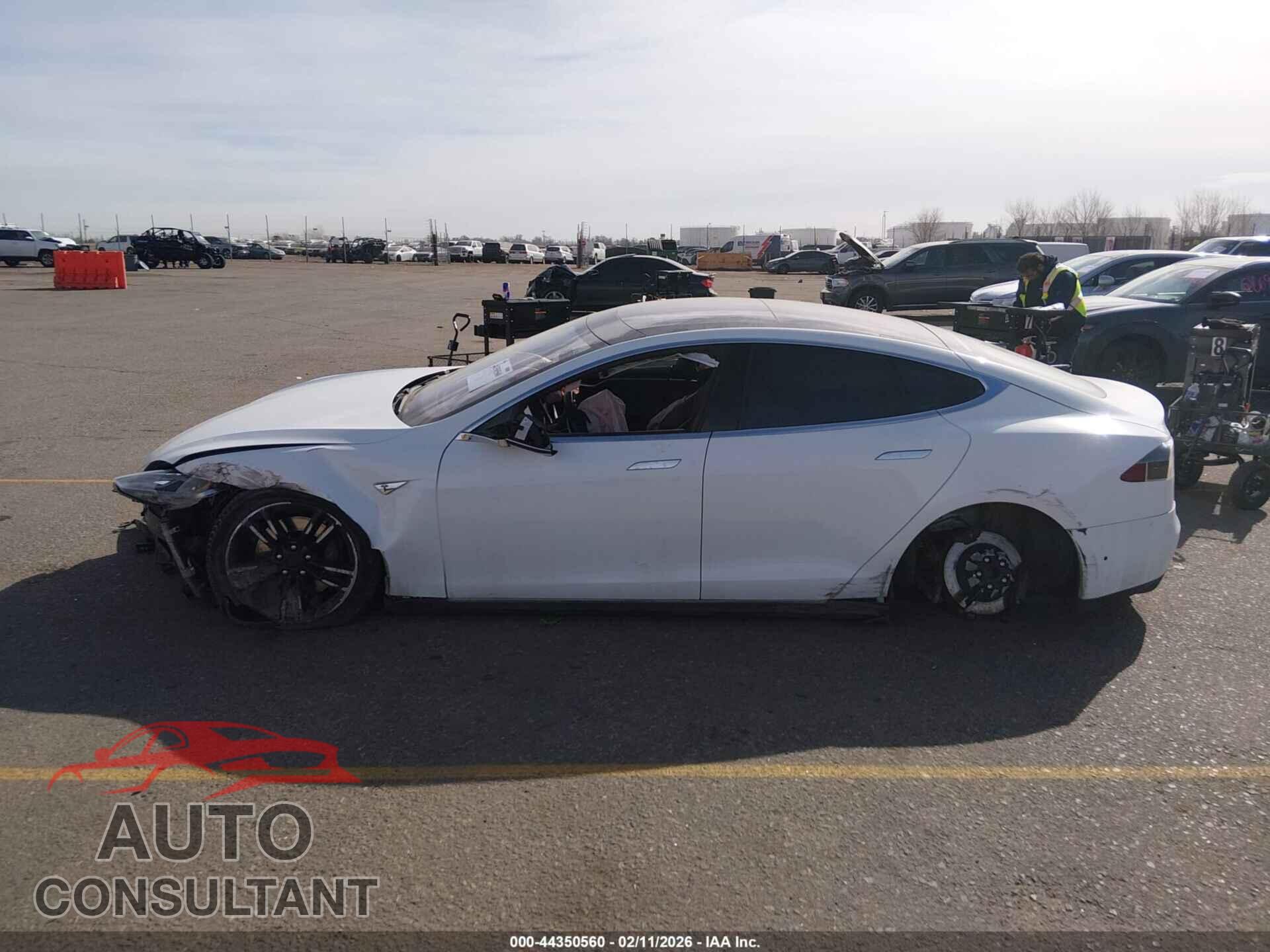 TESLA MODEL S 2015 - 5YJSA1E2XFF117939