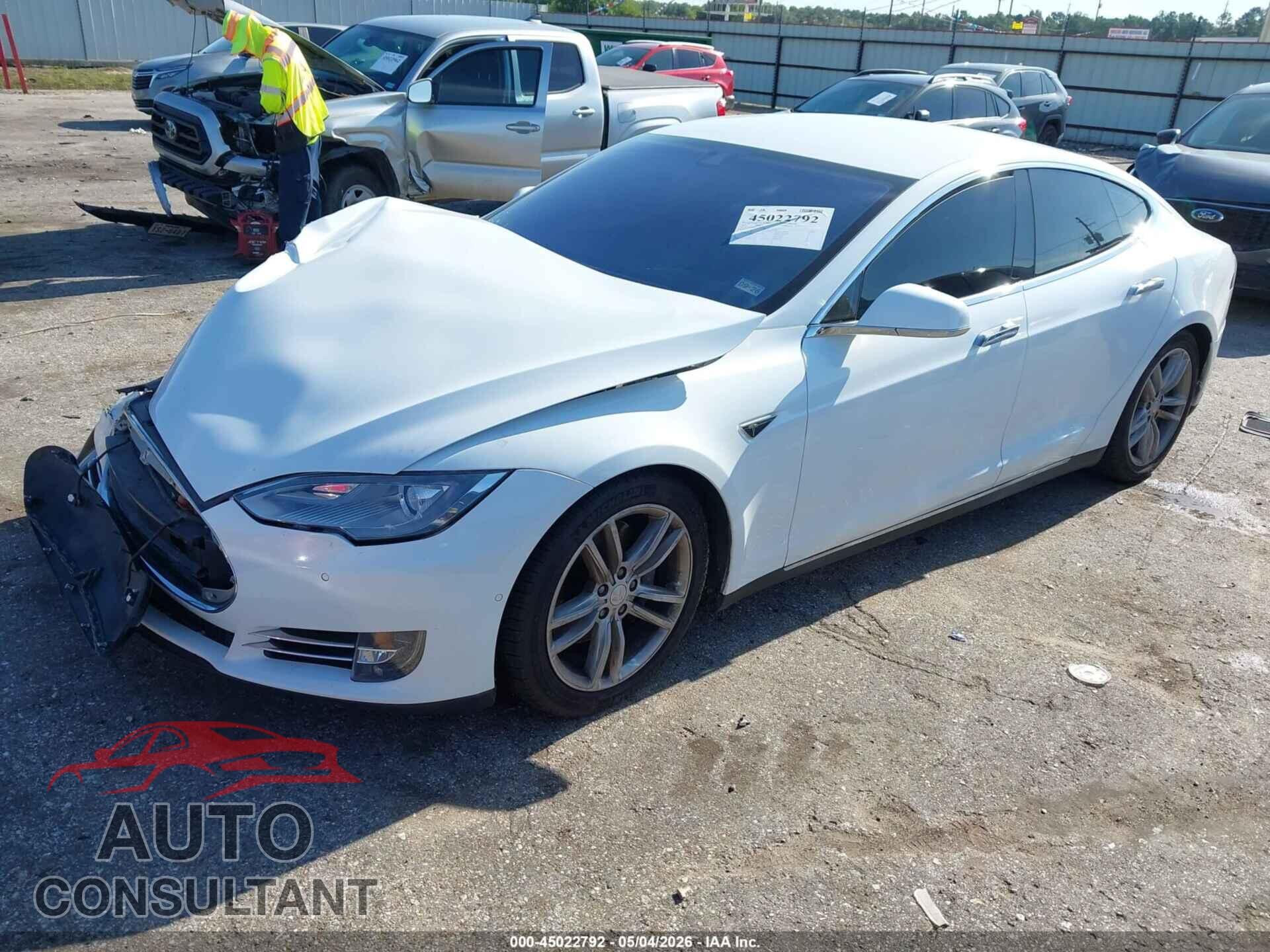 TESLA MODEL S 2014 - 5YJSA1H14EFP65276