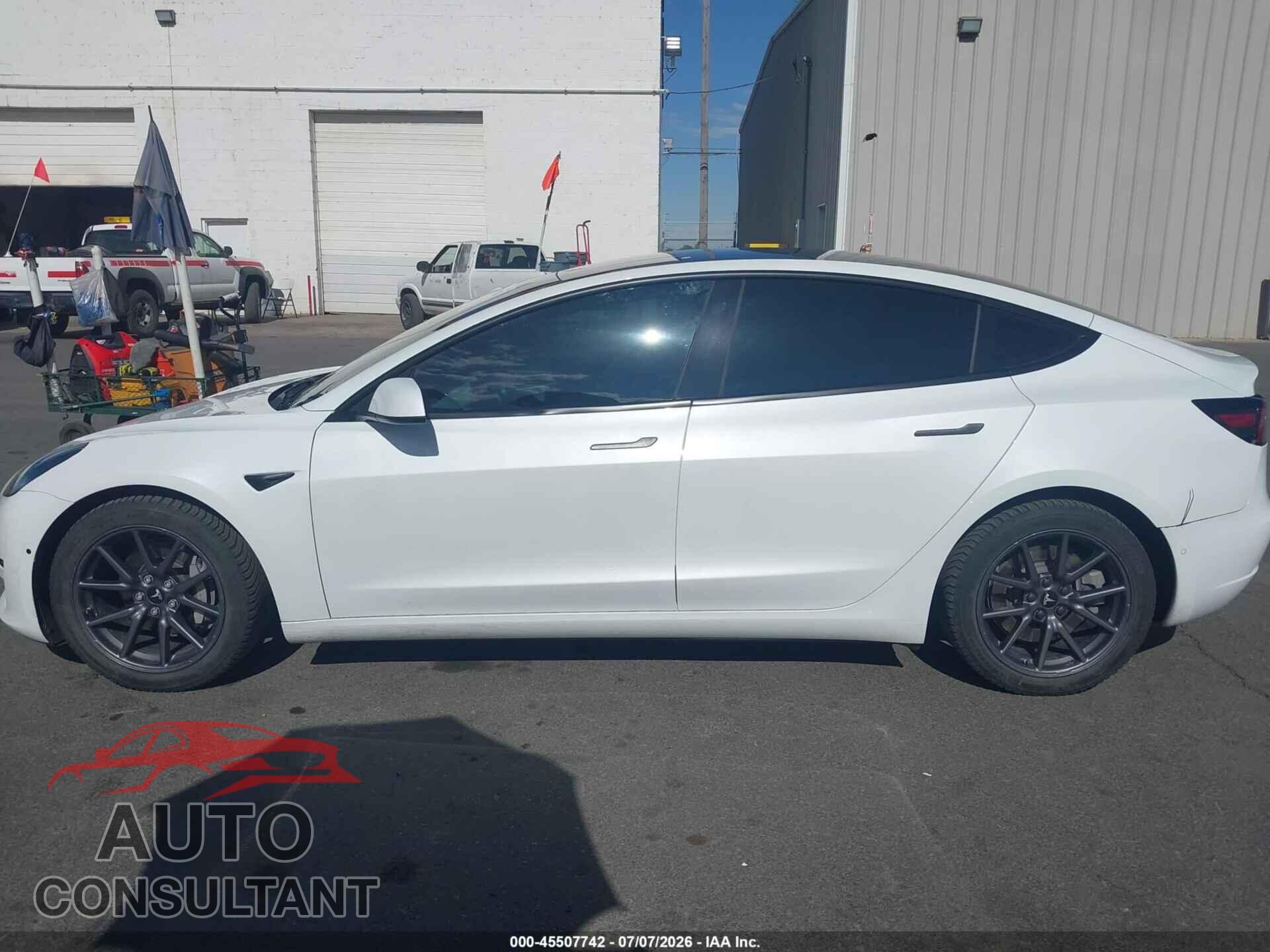 TESLA MODEL 3 2018 - 5YJ3E1EB9JF100065