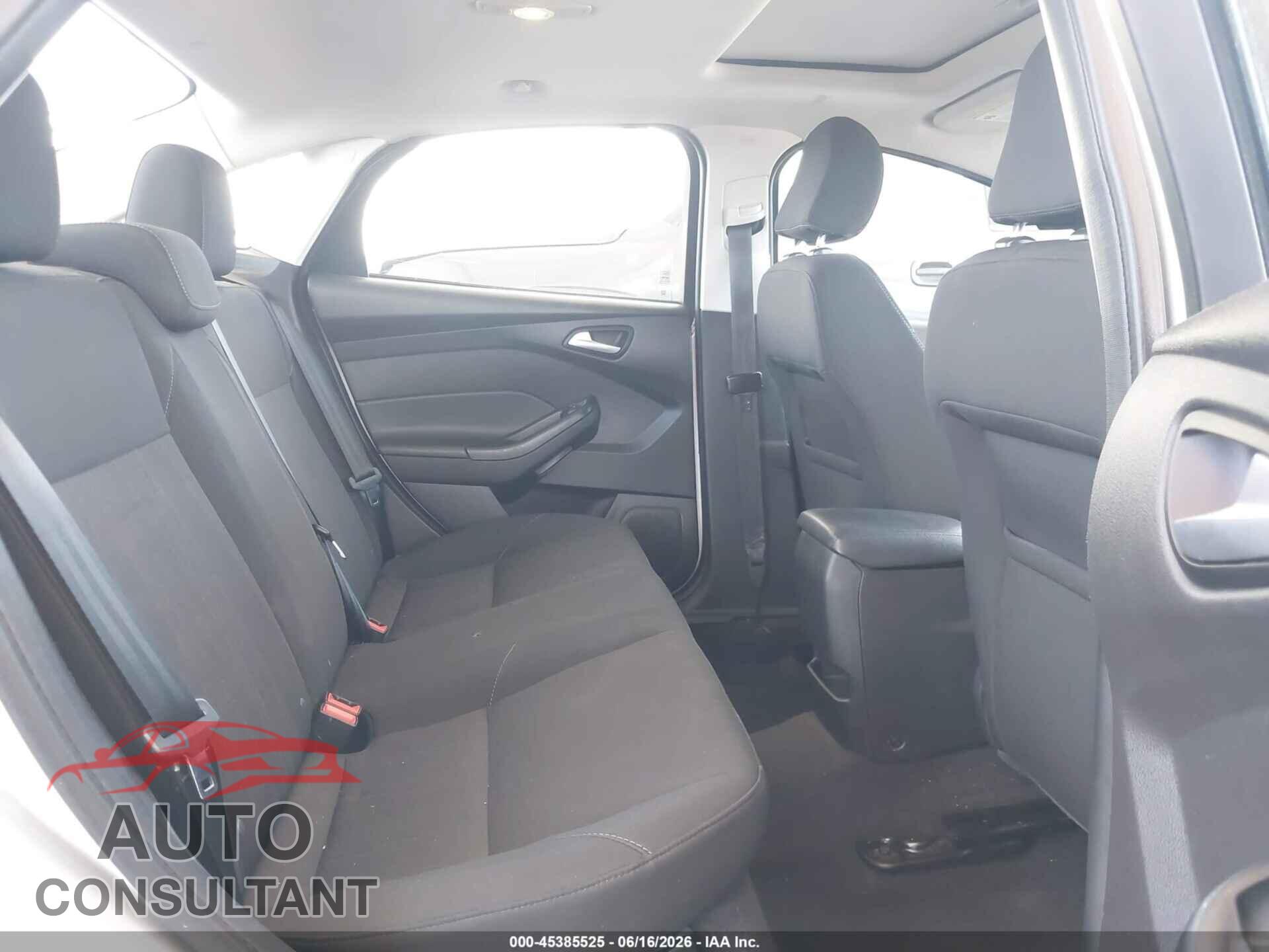 FORD FOCUS 2015 - 1FADP3F22FL325544