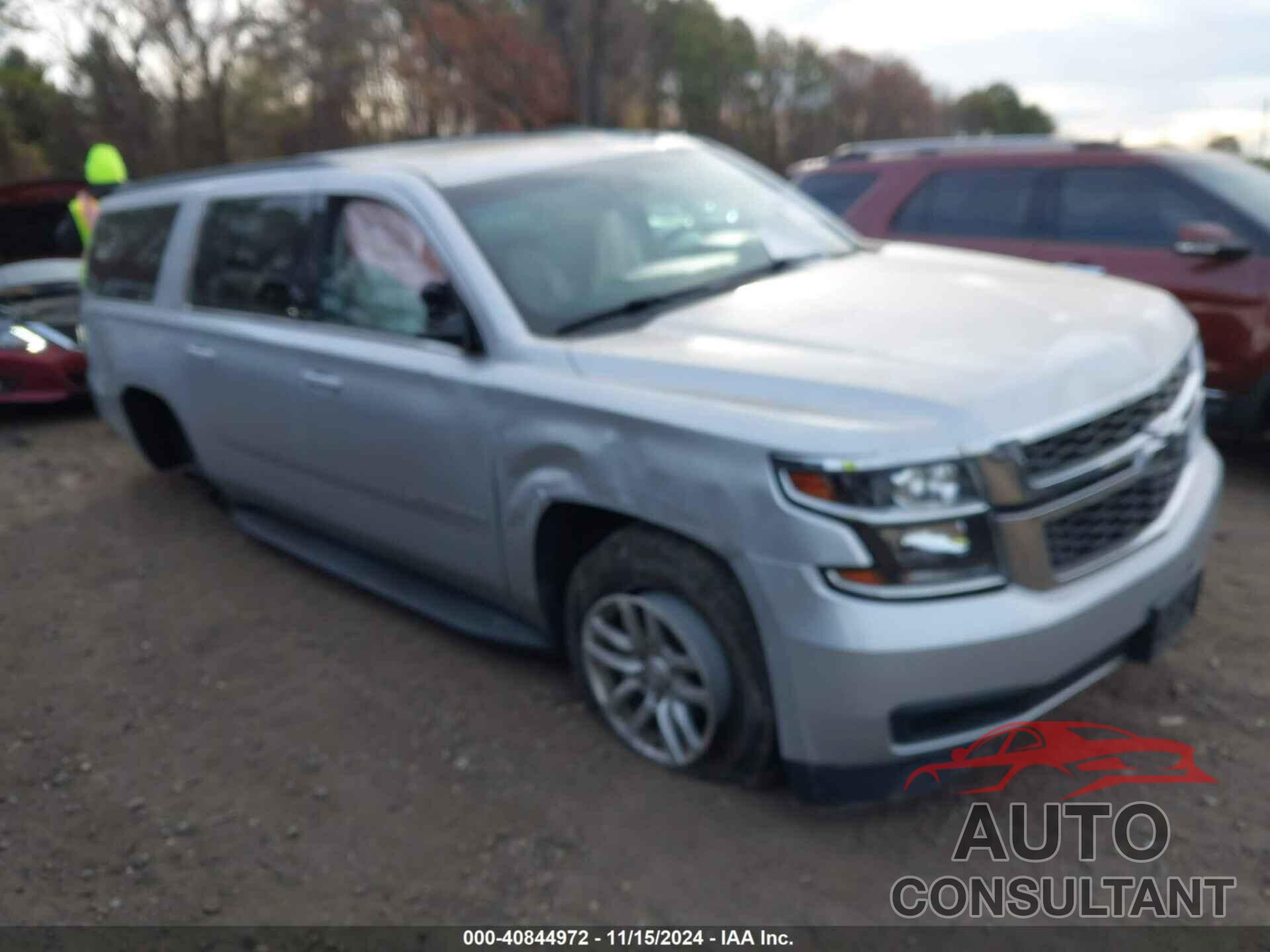 CHEVROLET SUBURBAN 2019 - 1GNSKHKC5KR131777