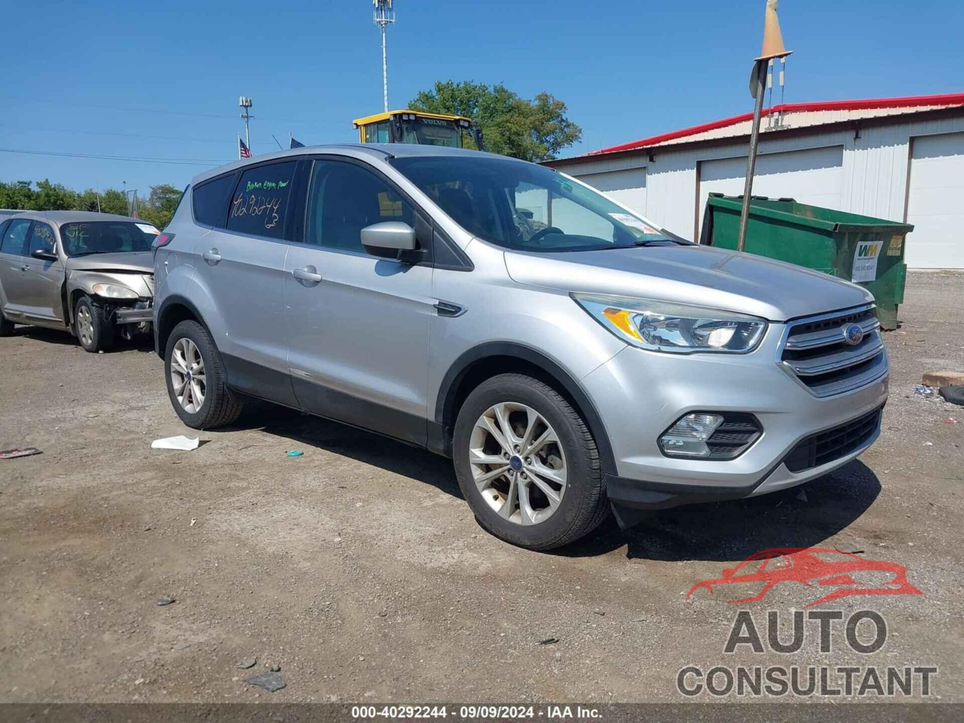 FORD ESCAPE 2017 - 1FMCU0GD5HUA03194