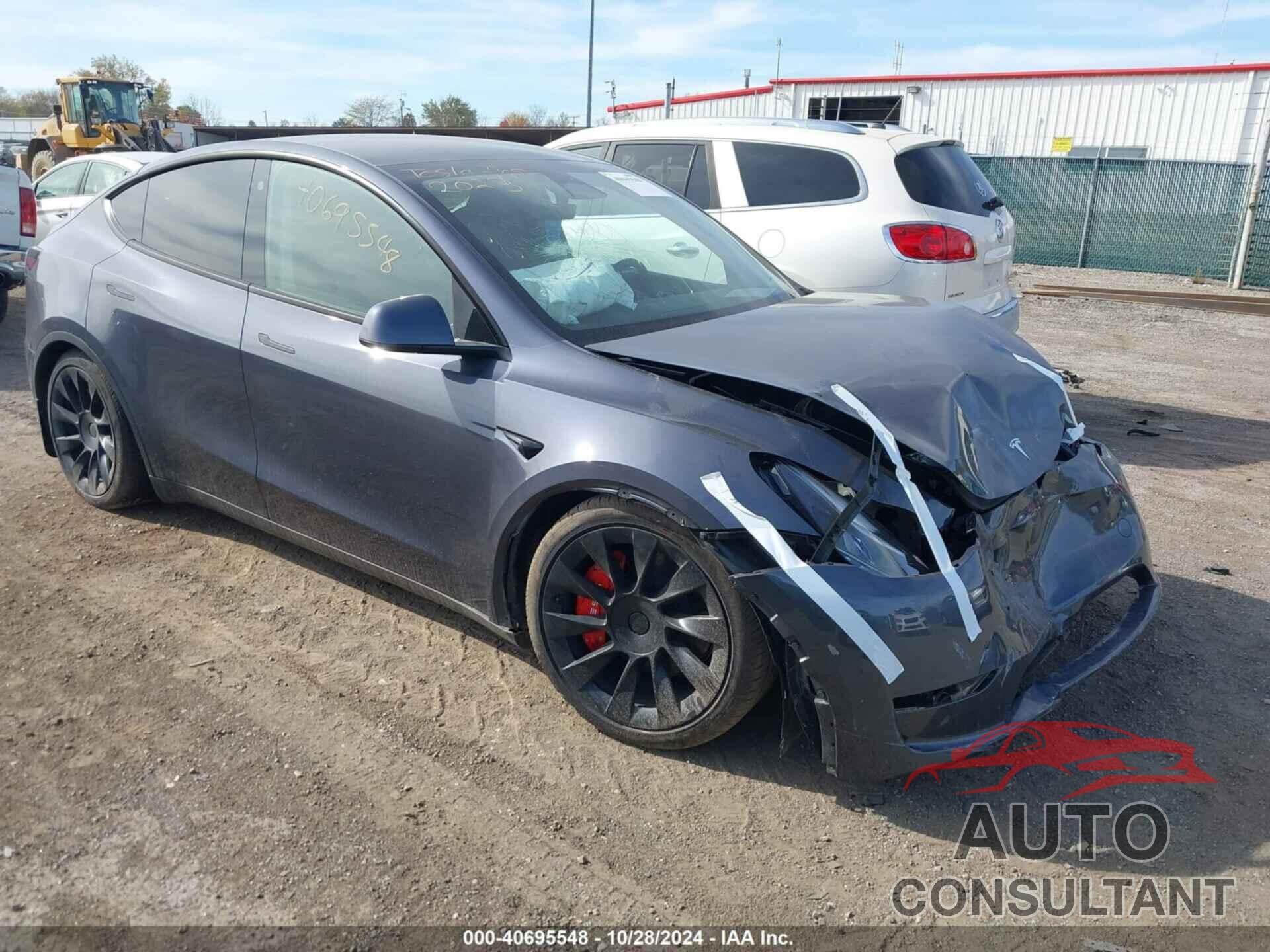 TESLA MODEL Y 2023 - 7SAYGAEEXPF695613