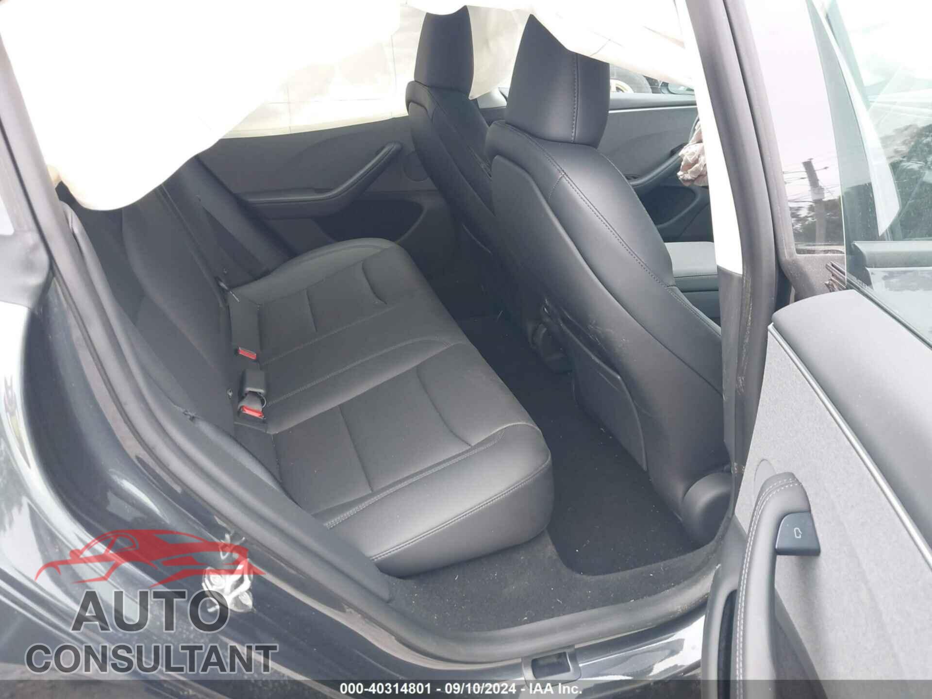 TESLA MODEL 3 2024 - 5YJ3E1EA3RF736452