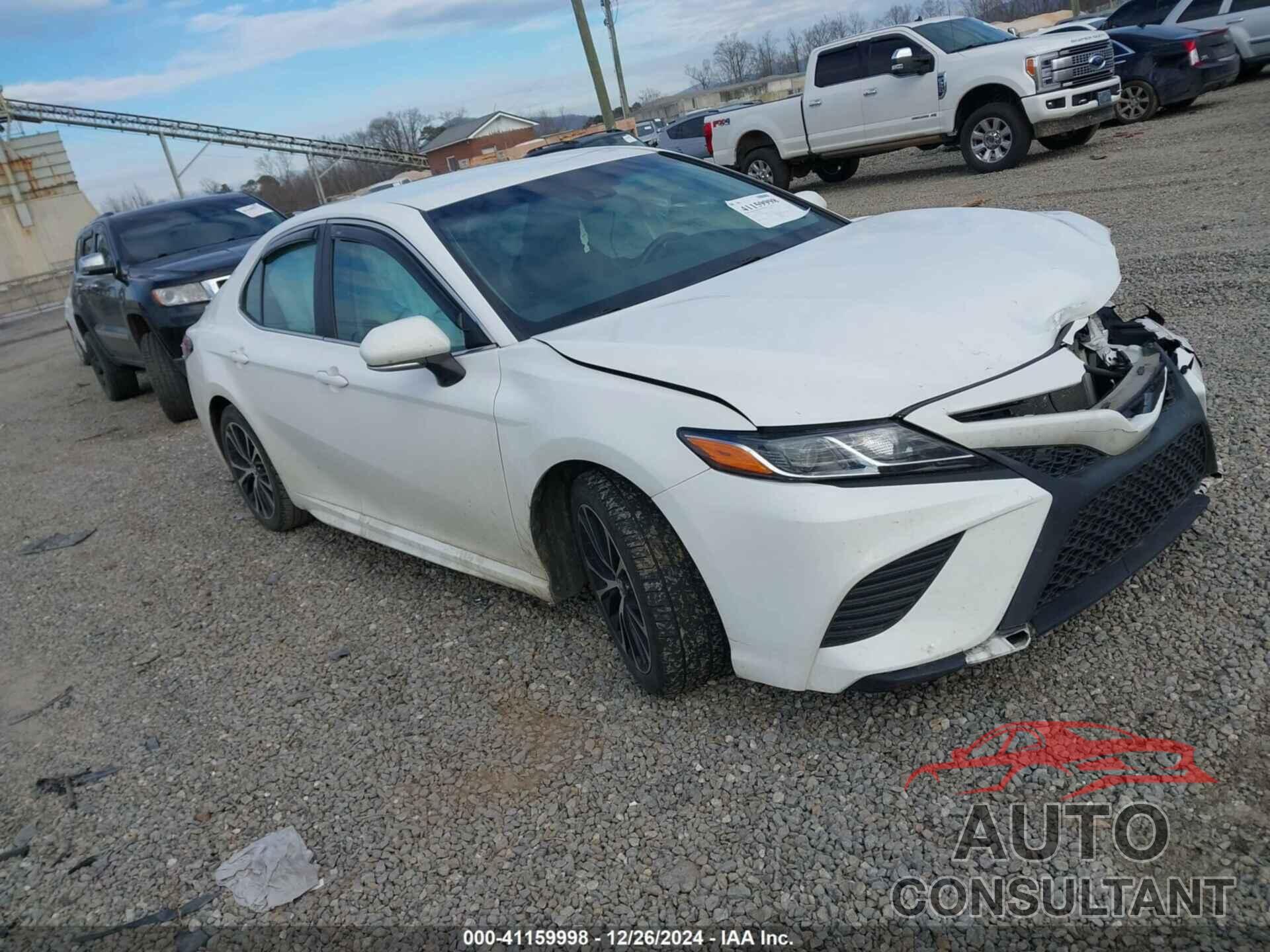 TOYOTA CAMRY 2018 - 4T1B11HK1JU641813