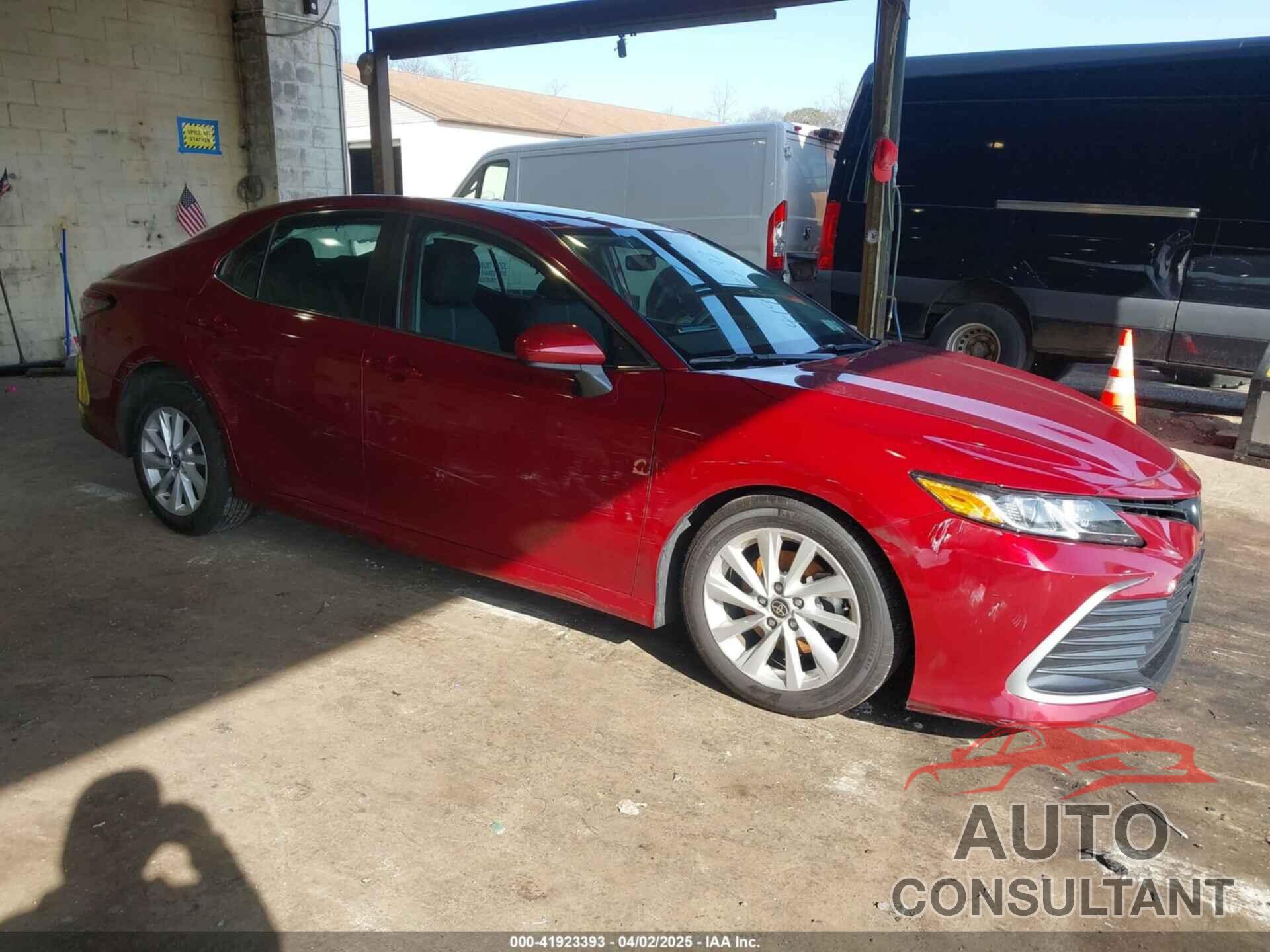 TOYOTA CAMRY 2022 - 4T1C11AK1NU683161