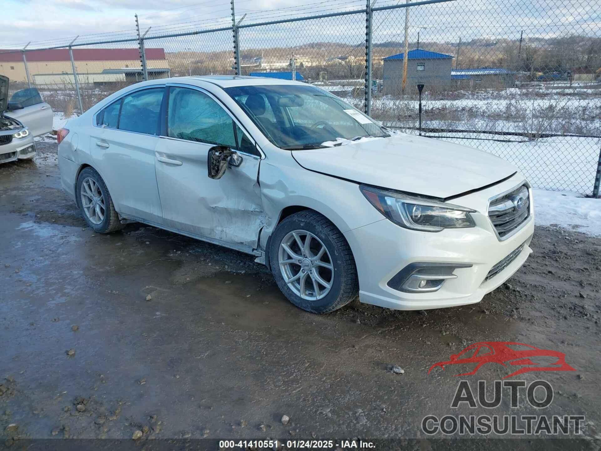 SUBARU LEGACY 2018 - 4S3BNEK64J3040106