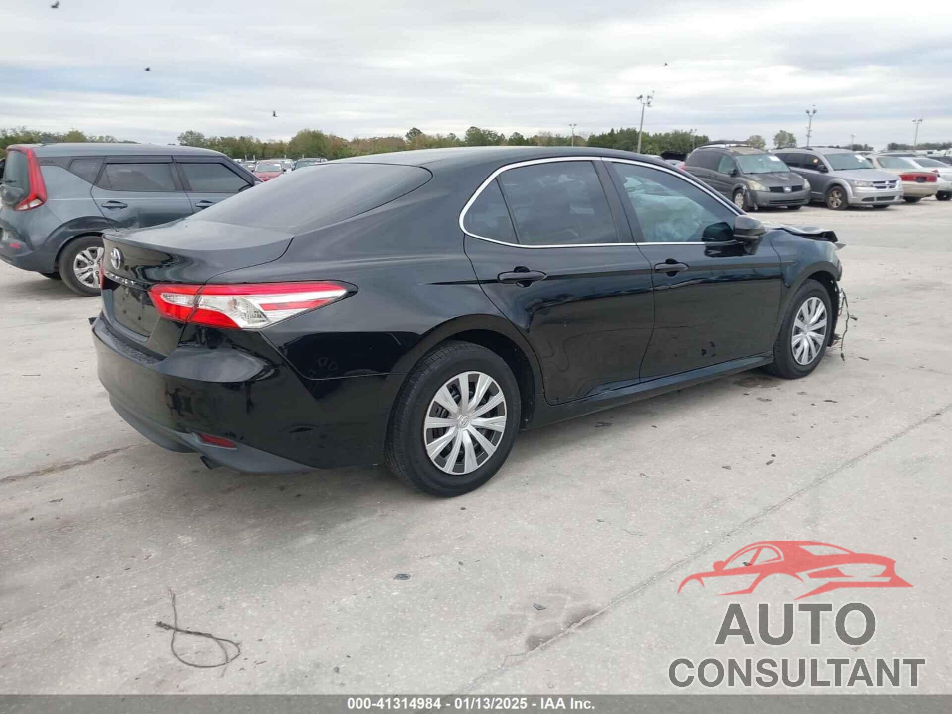 TOYOTA CAMRY 2018 - 4T1B11HK7JU064933