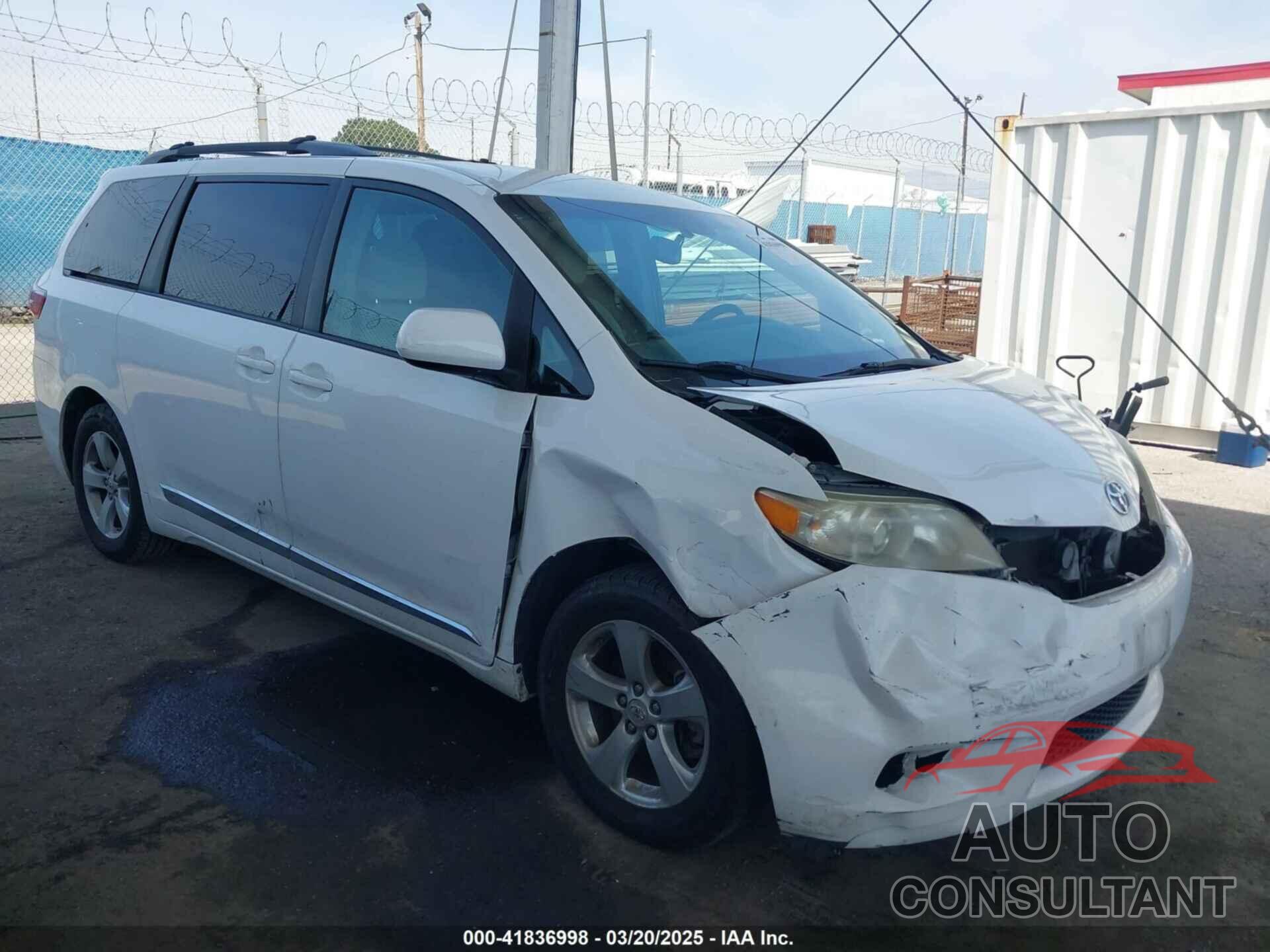 TOYOTA SIENNA 2017 - 5TDKZ3DC5HS796175