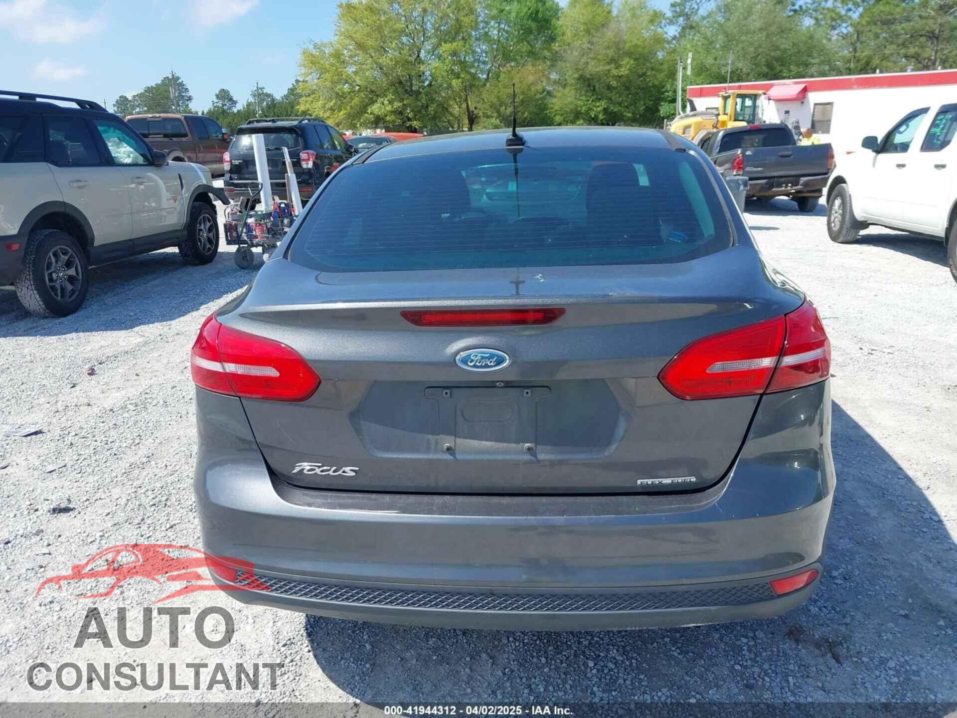 FORD FOCUS 2015 - 1FADP3E27FL345788