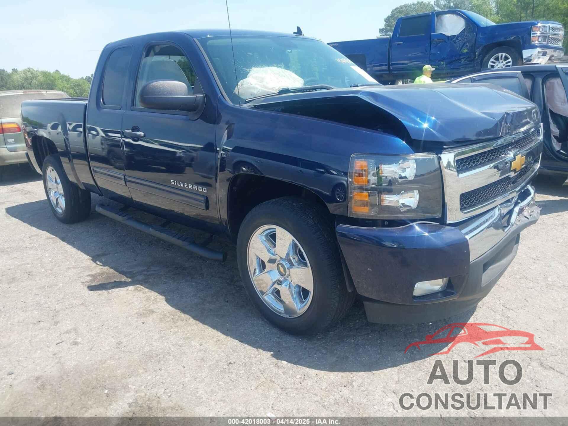 CHEVROLET SILVERADO 1500 2011 - 1GCRCSE08BZ413513