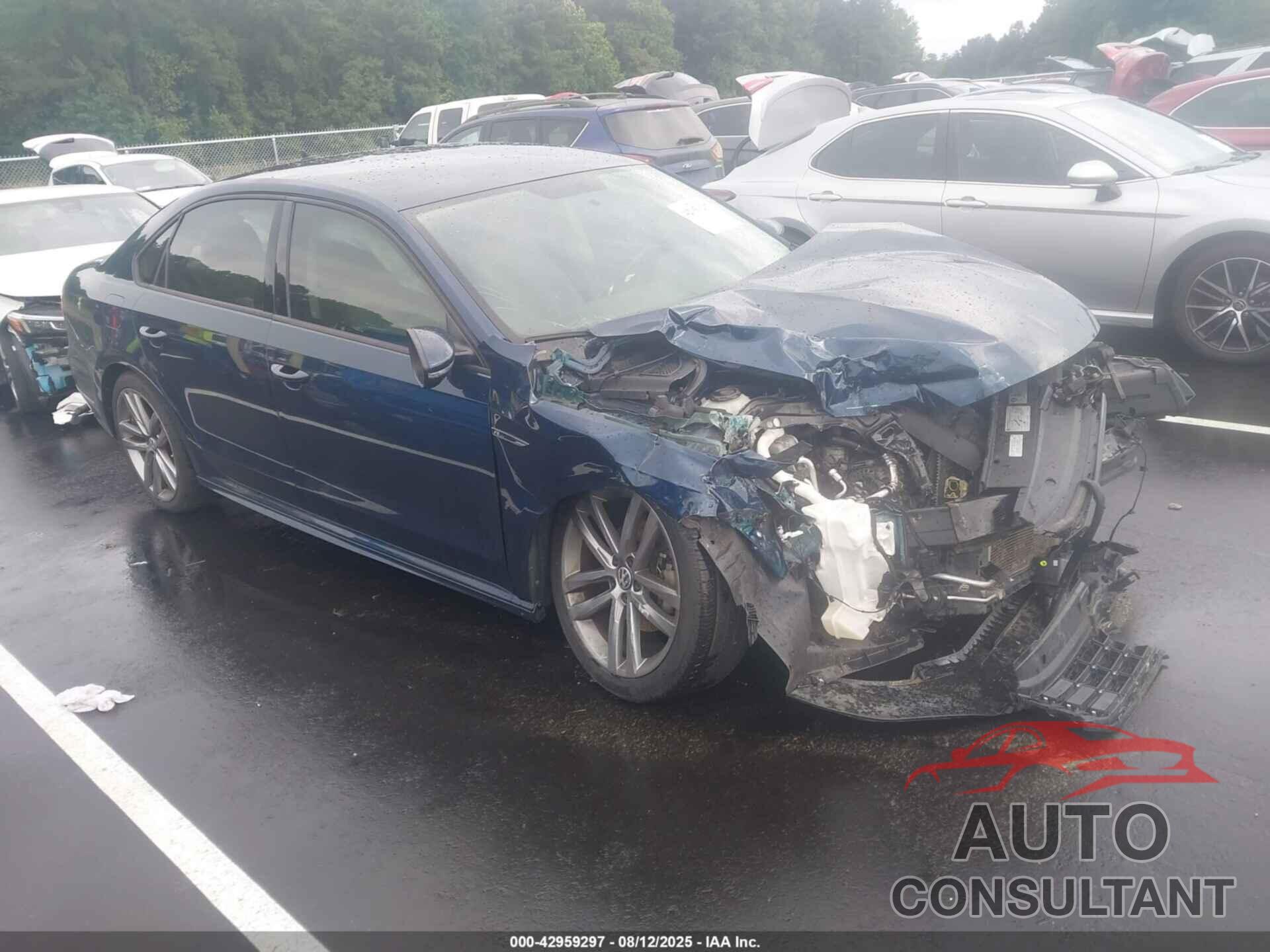 VOLKSWAGEN PASSAT 2018 - 1VWAA7A33JC012417