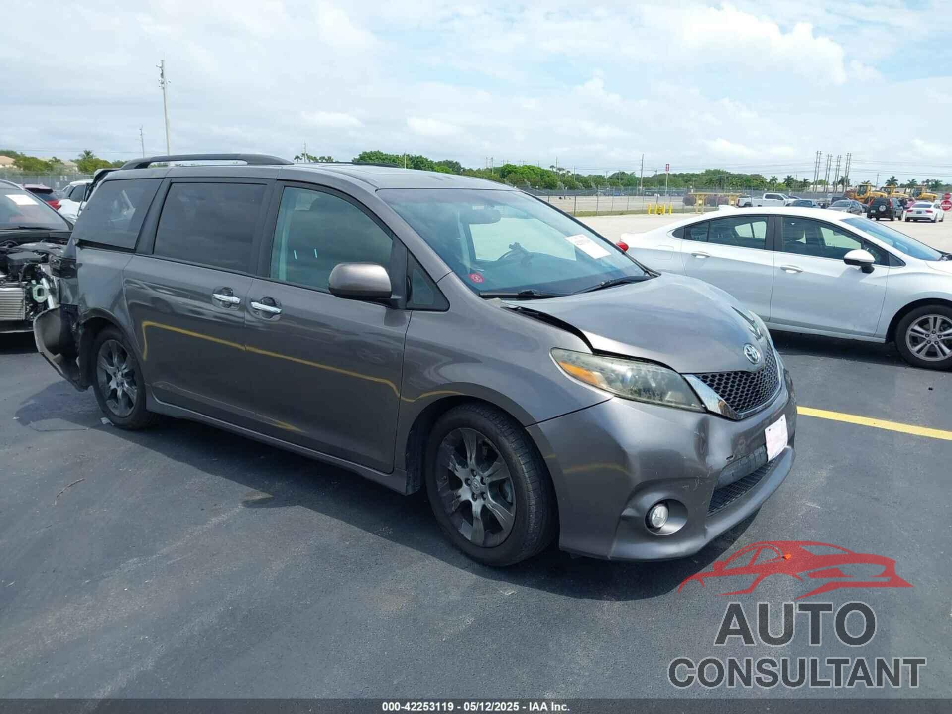 TOYOTA SIENNA 2015 - 5TDXK3DC2FS552698