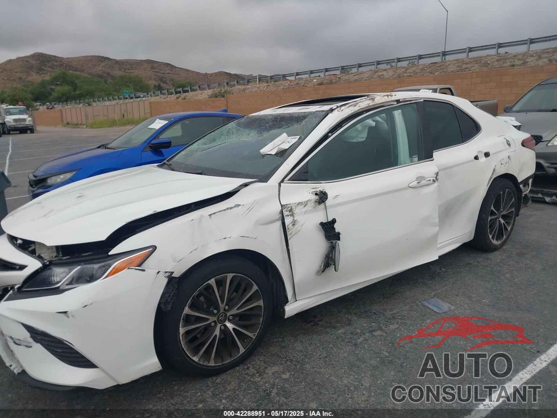 TOYOTA CAMRY 2018 - 4T1B11HK9JU509026