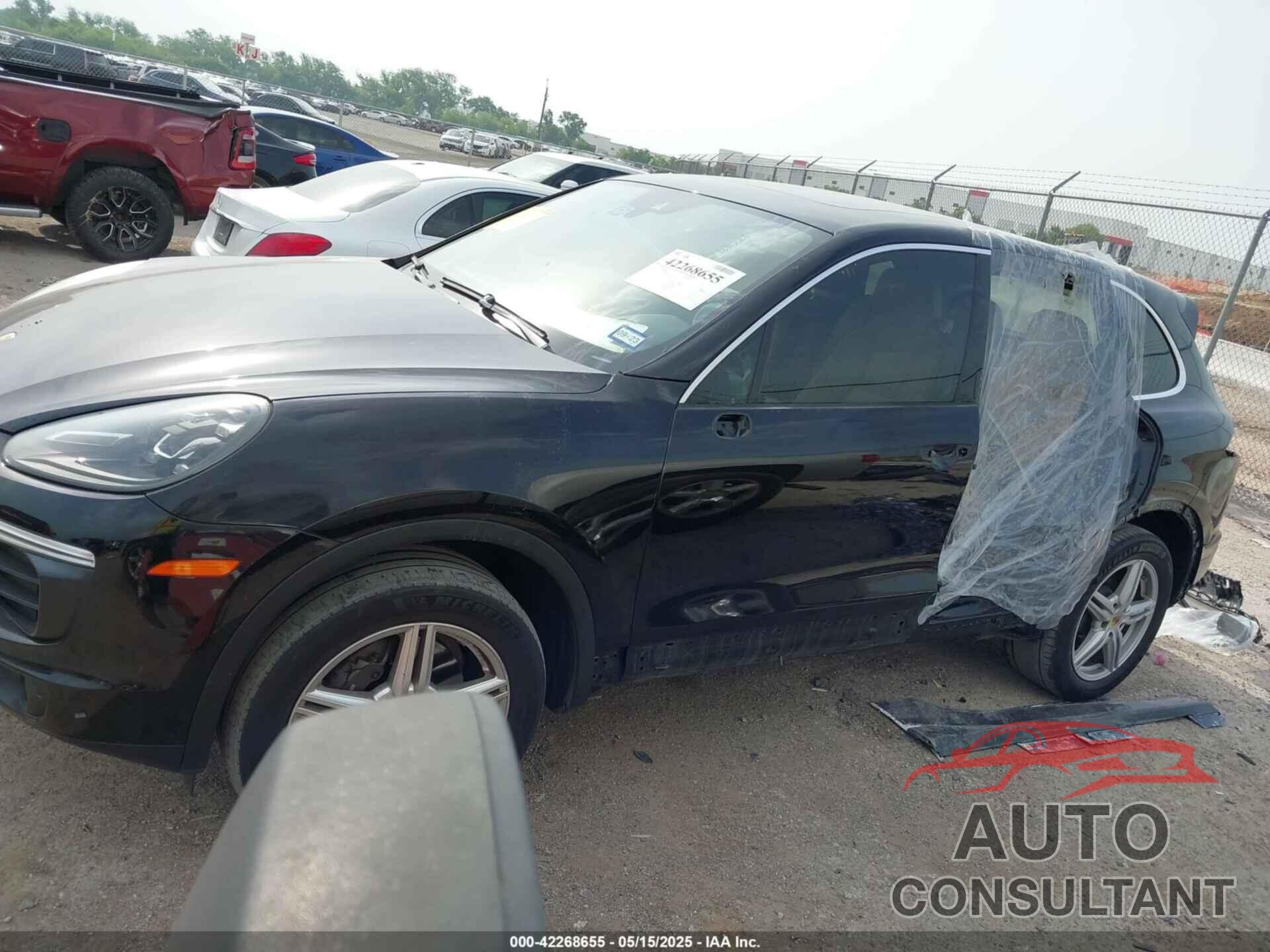 PORSCHE CAYENNE 2016 - WP1AA2A27GKA08400
