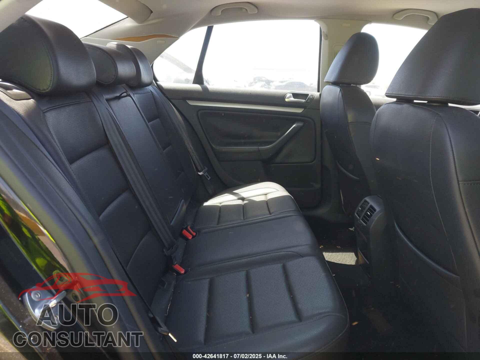 VOLKSWAGEN JETTA 2010 - 3VWAZ7AJ8AM073381