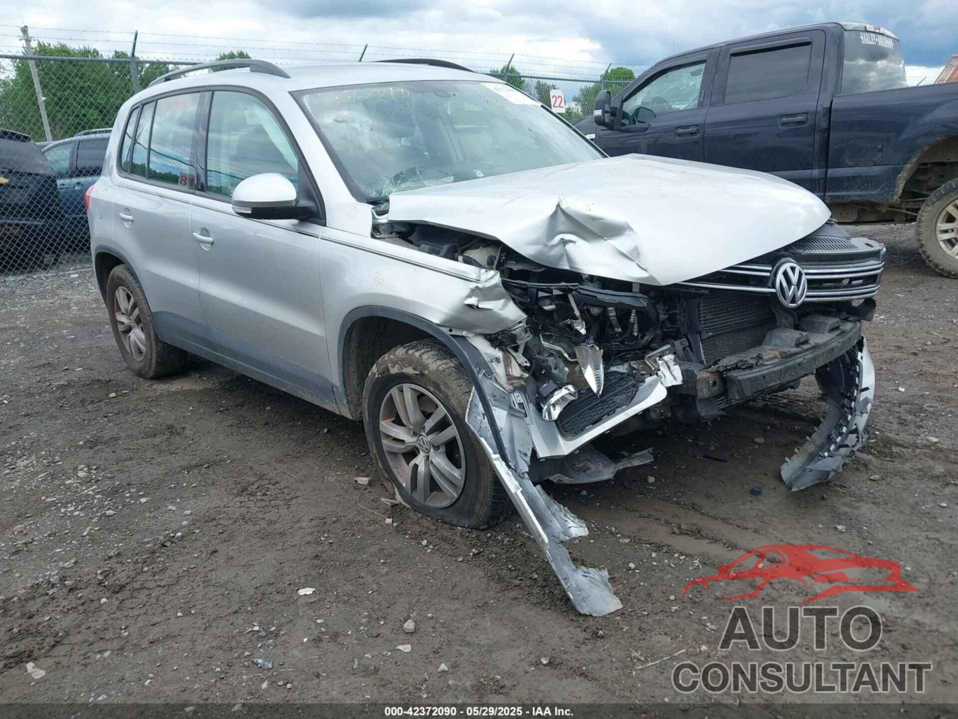VOLKSWAGEN TIGUAN 2016 - WVGBV7AX6GW584857