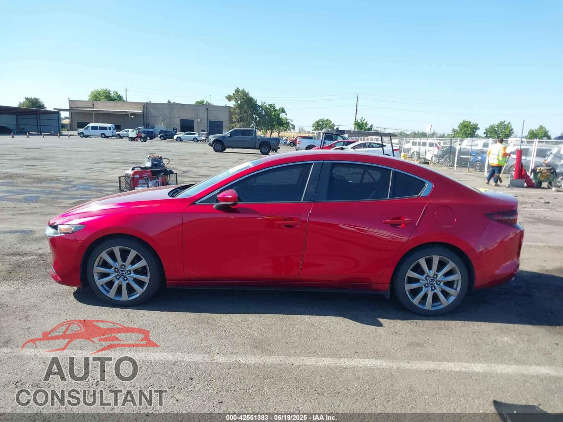 MAZDA MAZDA3 2019 - JM1BPBAM5K1118575