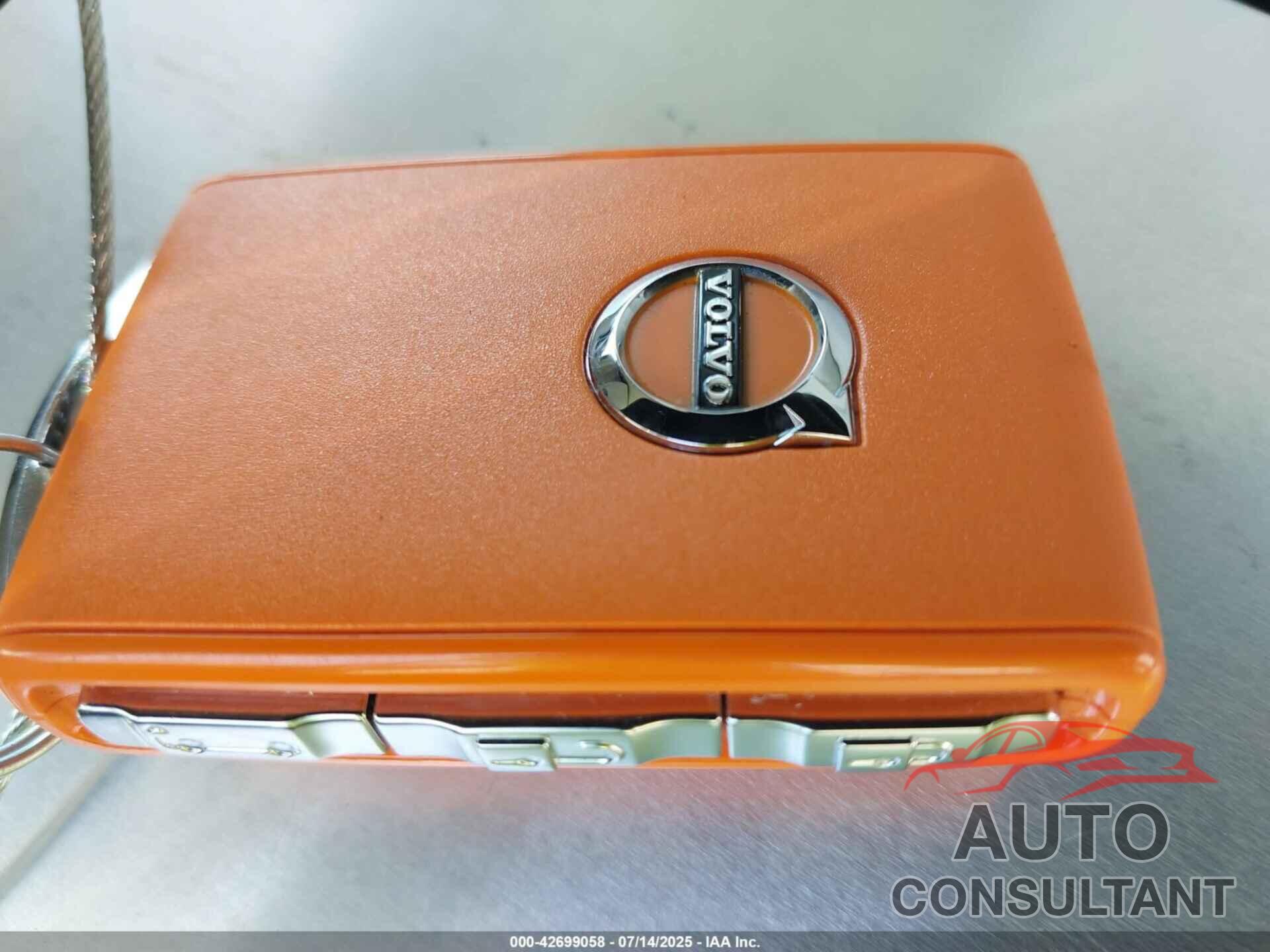 VOLVO XC60 2023 - YV4L12DA8P1226720
