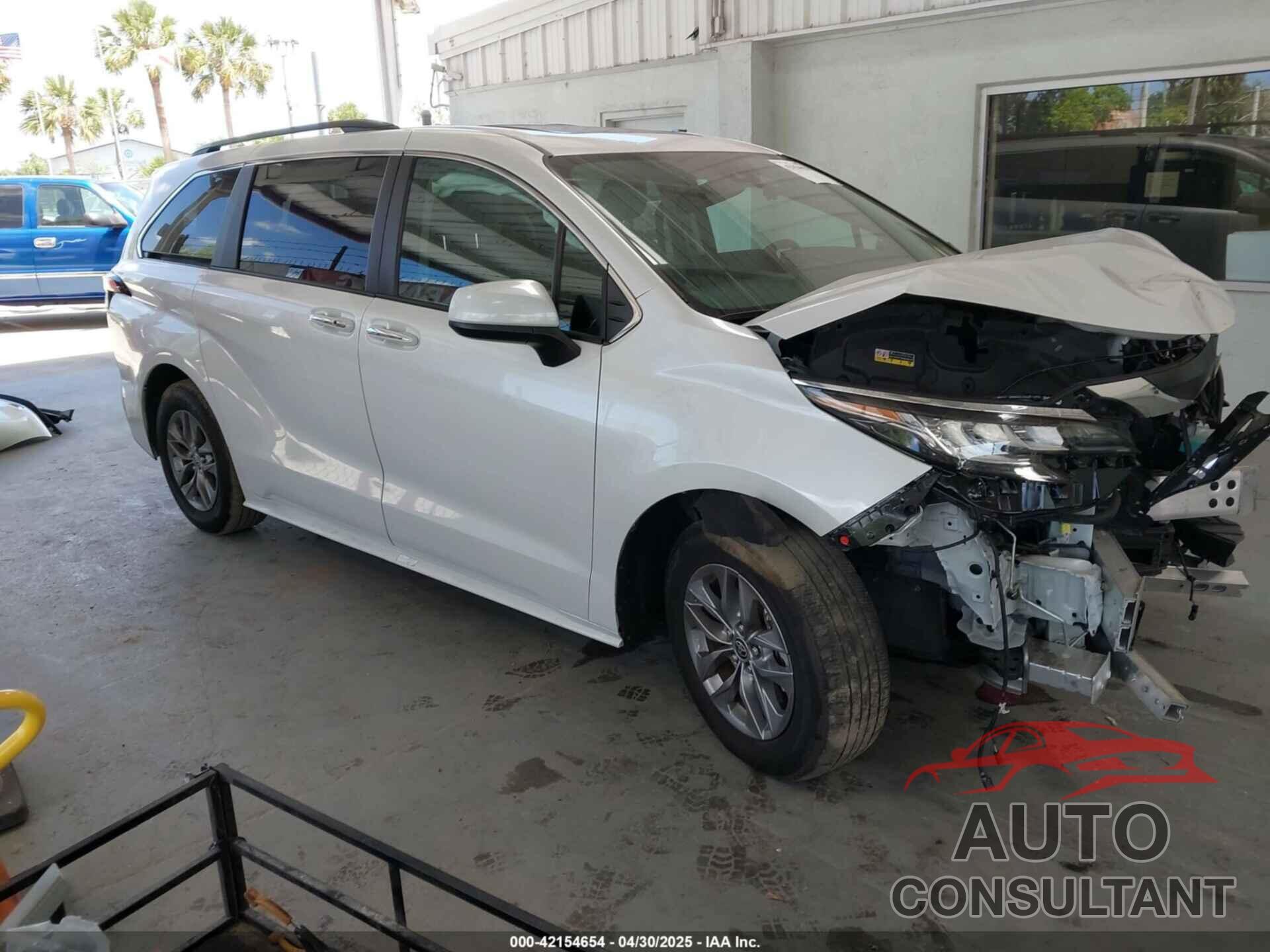 TOYOTA SIENNA 2023 - 5TDYRKEC9PS176415