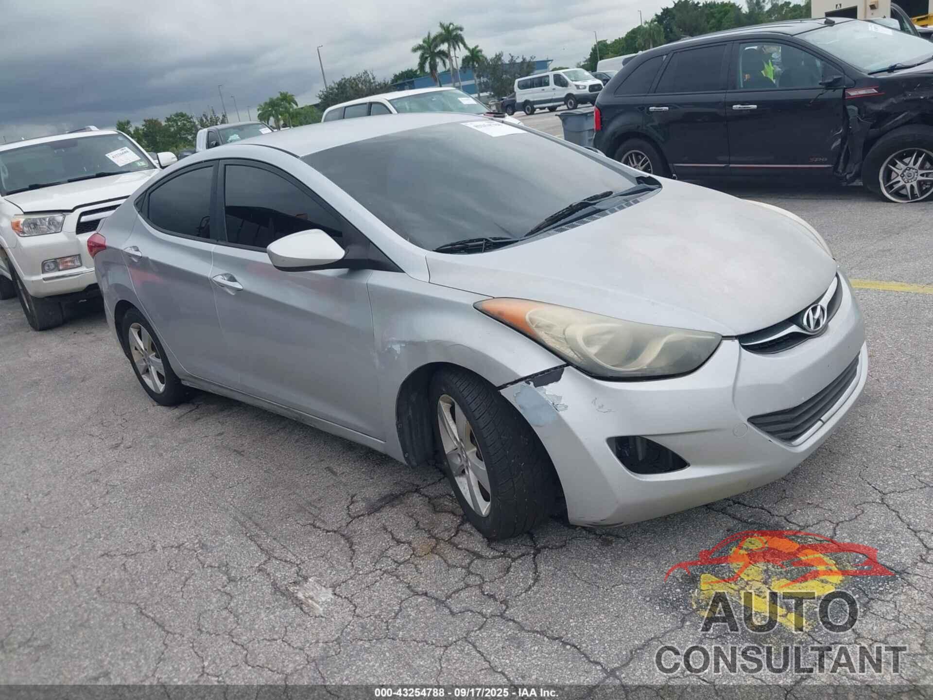 HYUNDAI ELANTRA 2013 - 5NPDH4AE6DH337941