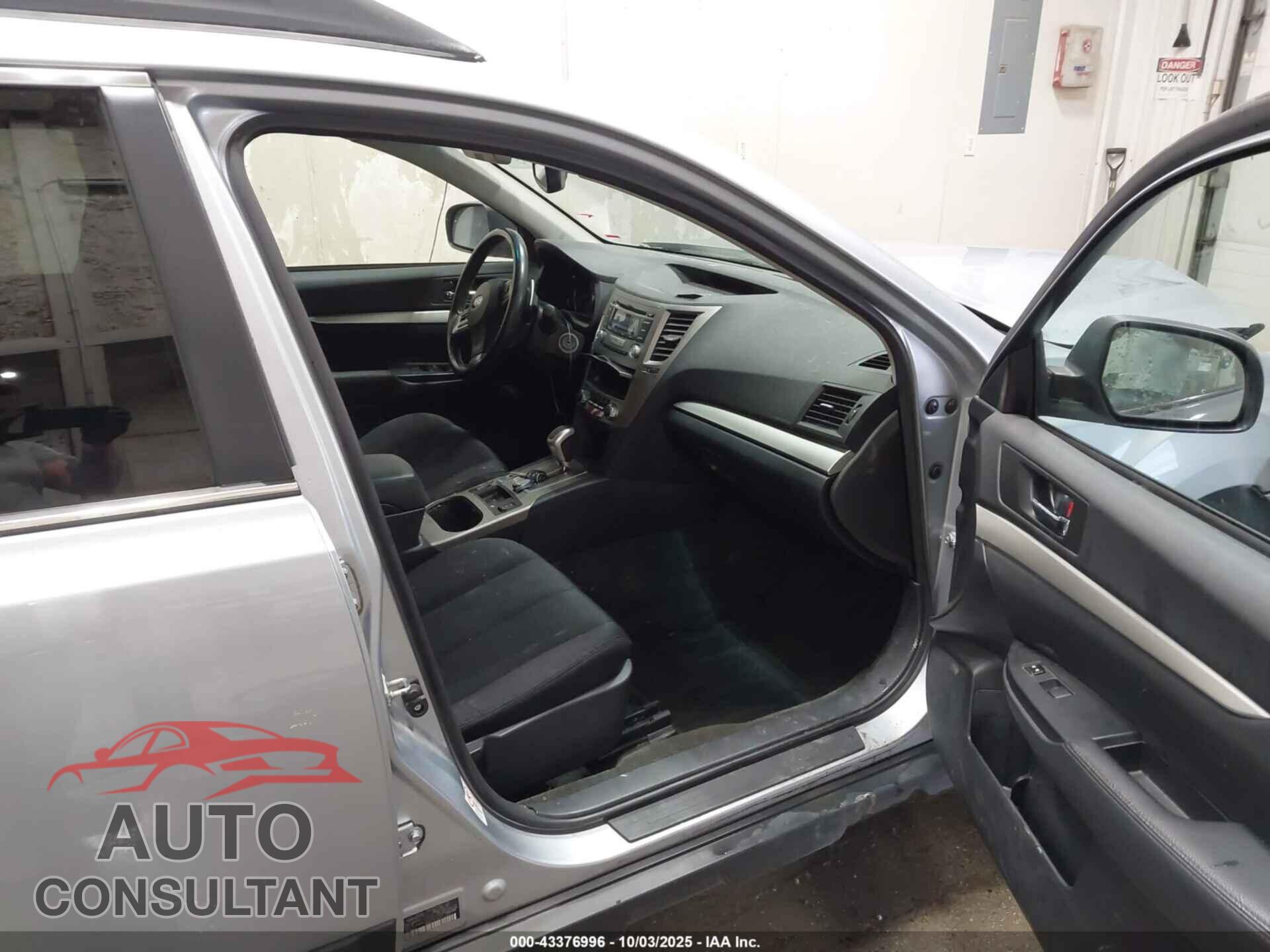 SUBARU OUTBACK 2012 - 4S4BRBGC8C3275687