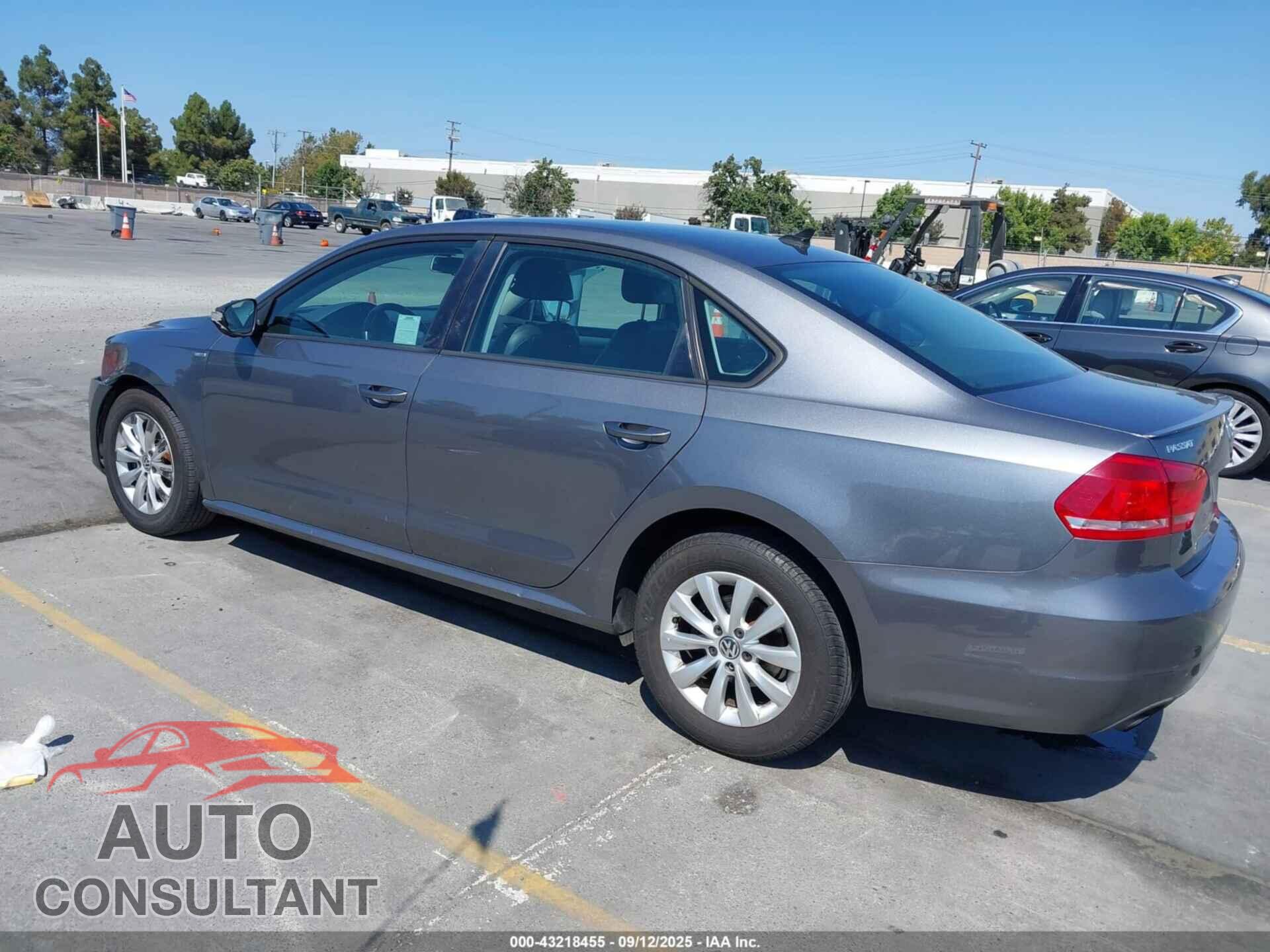 VOLKSWAGEN PASSAT 2014 - 1VWAT7A38EC095827