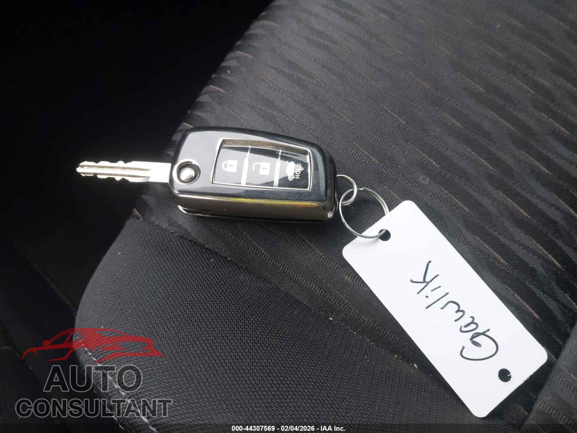 NISSAN ROGUE 2017 - KNMAT2MT8HP616608