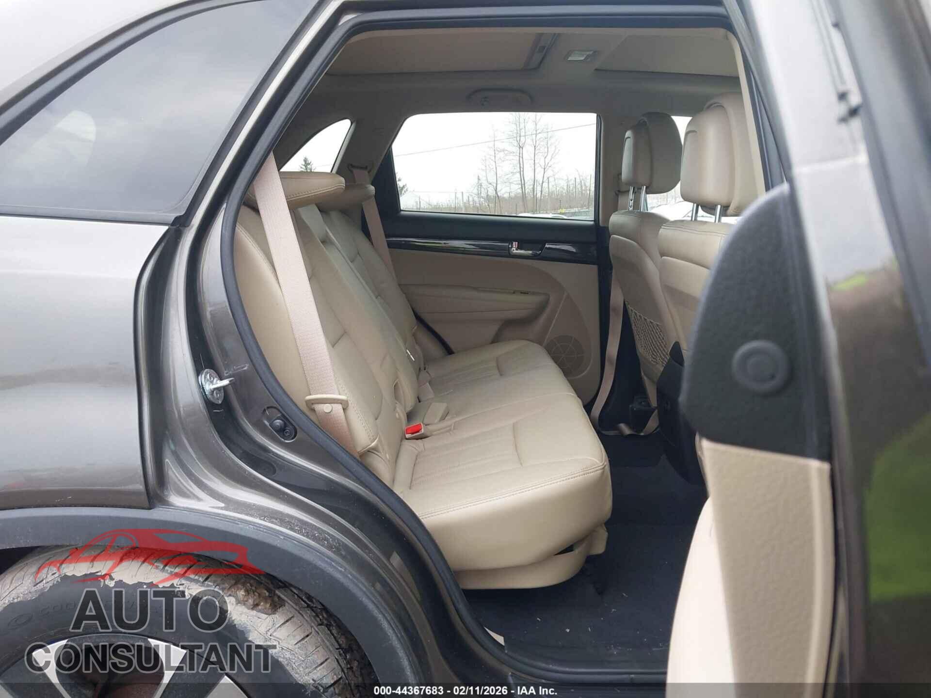 KIA SORENTO 2012 - 5XYKU4A21CG276836