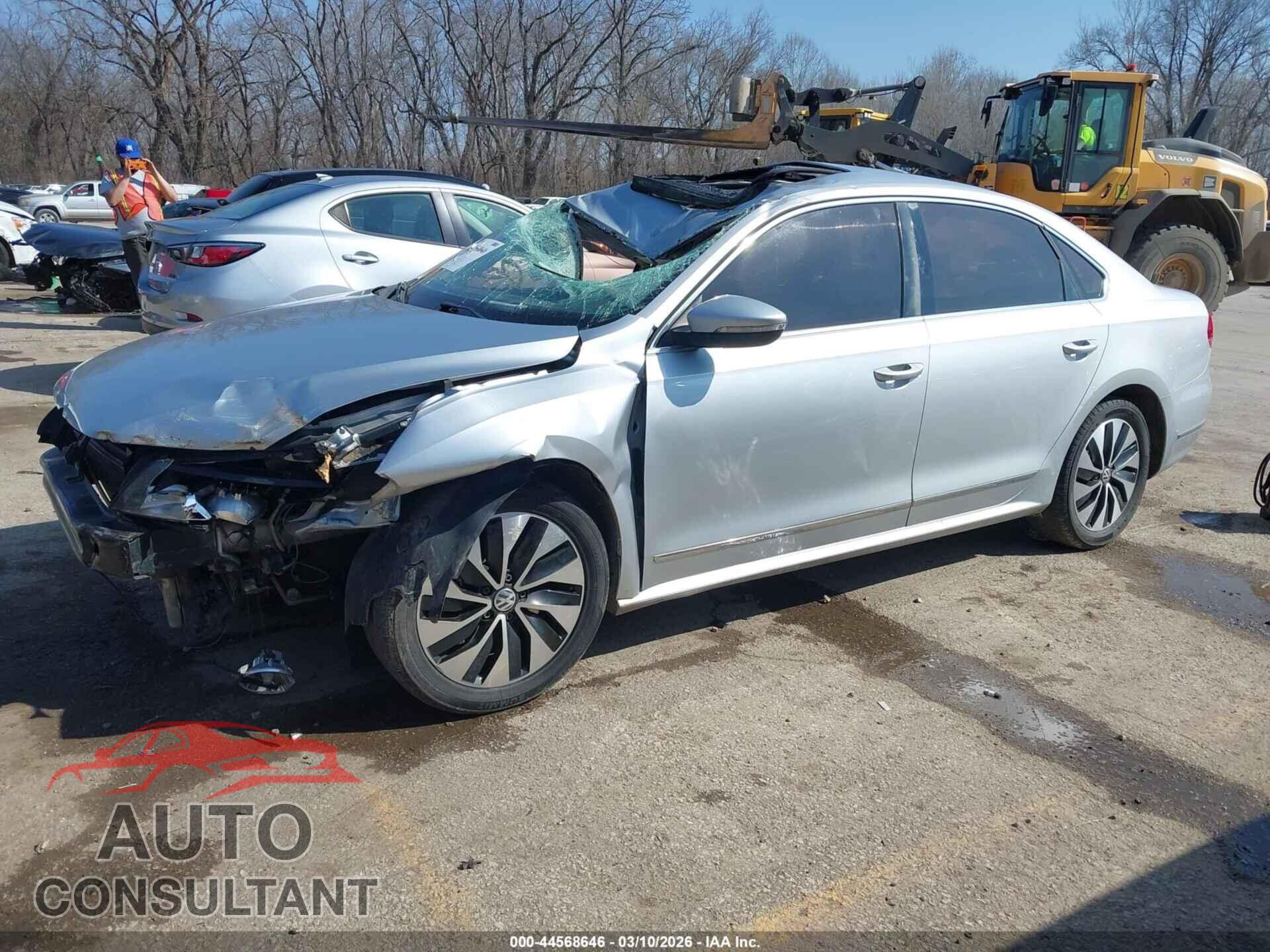 VOLKSWAGEN PASSAT 2012 - 1VWCH7A31CC063227