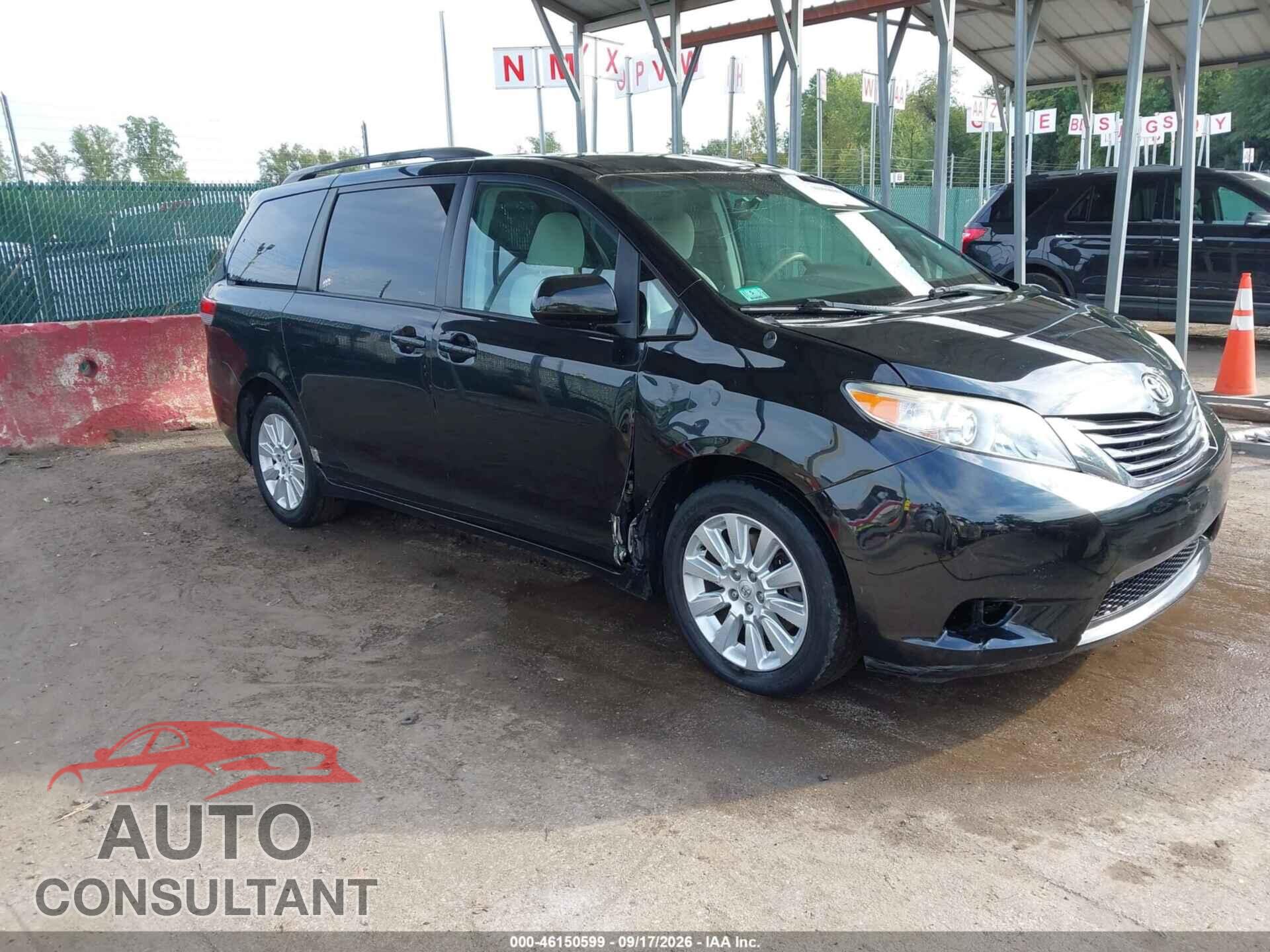 TOYOTA SIENNA 2013 - 5TDJK3DC8DS070482