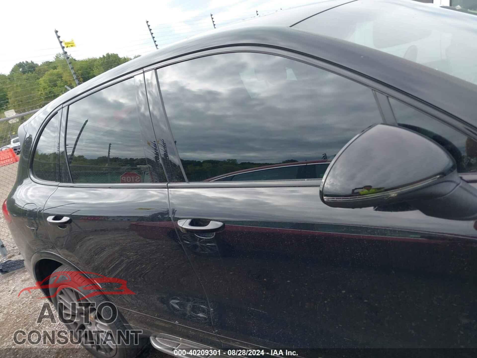 PORSCHE CAYENNE 2017 - WP1AA2A26HKA84496