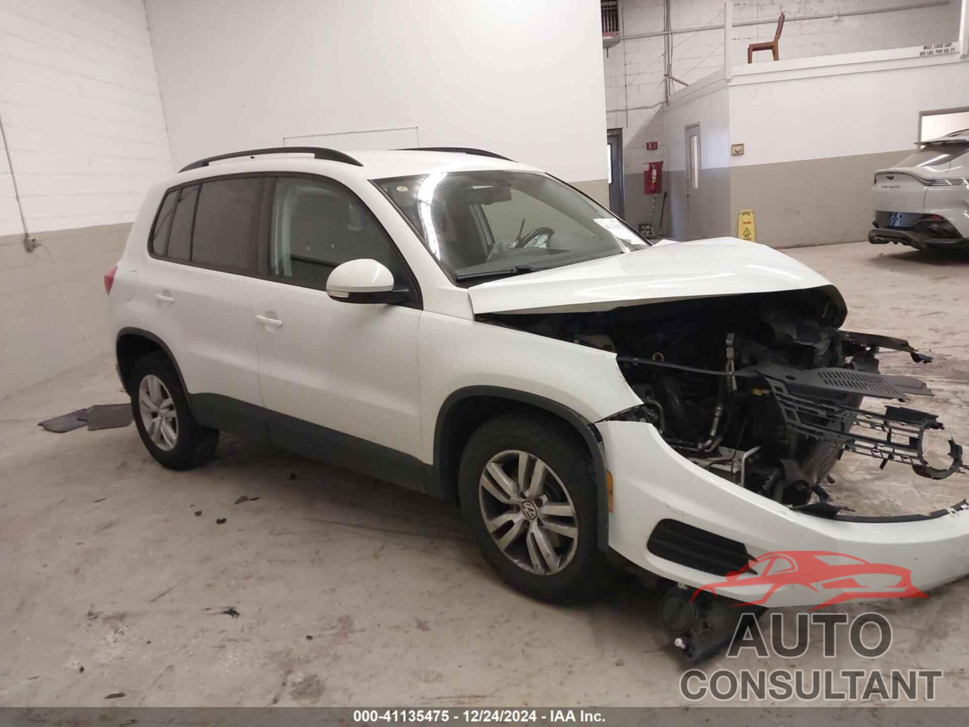 VOLKSWAGEN TIGUAN 2017 - WVGBV7AX6HK012650