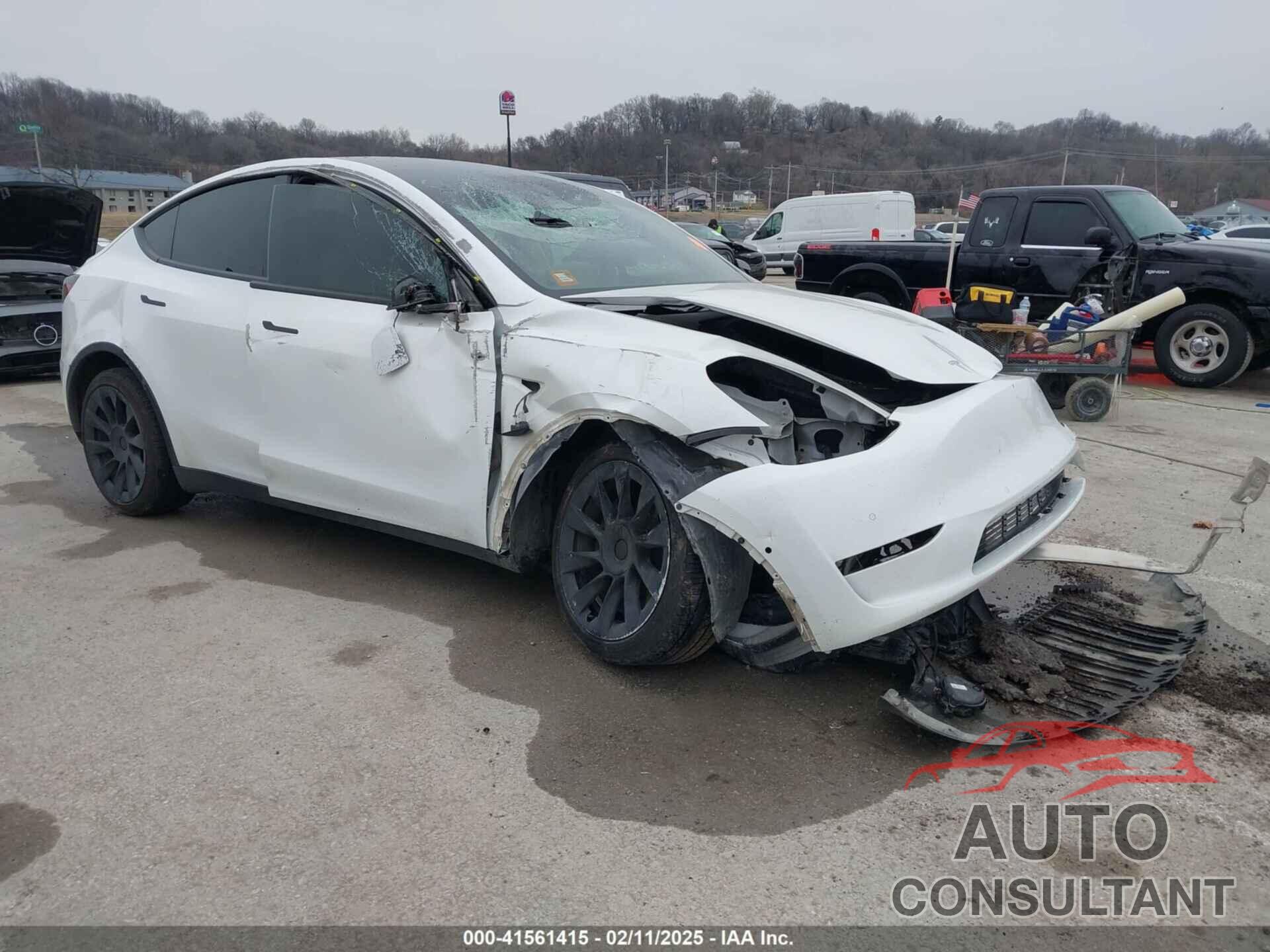 TESLA MODEL Y 2021 - 5YJYGDEEXMF071157