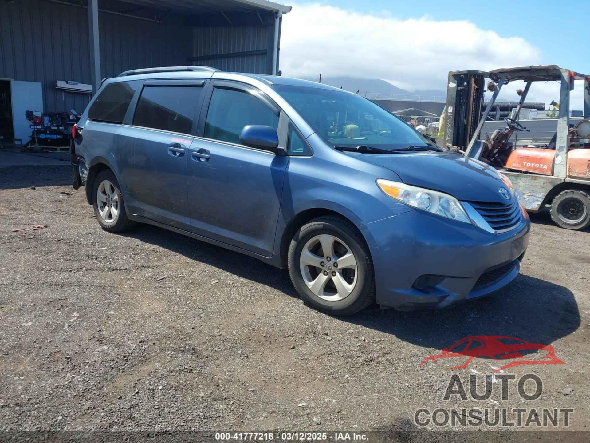 TOYOTA SIENNA 2017 - 5TDKZ3DC1HS786551
