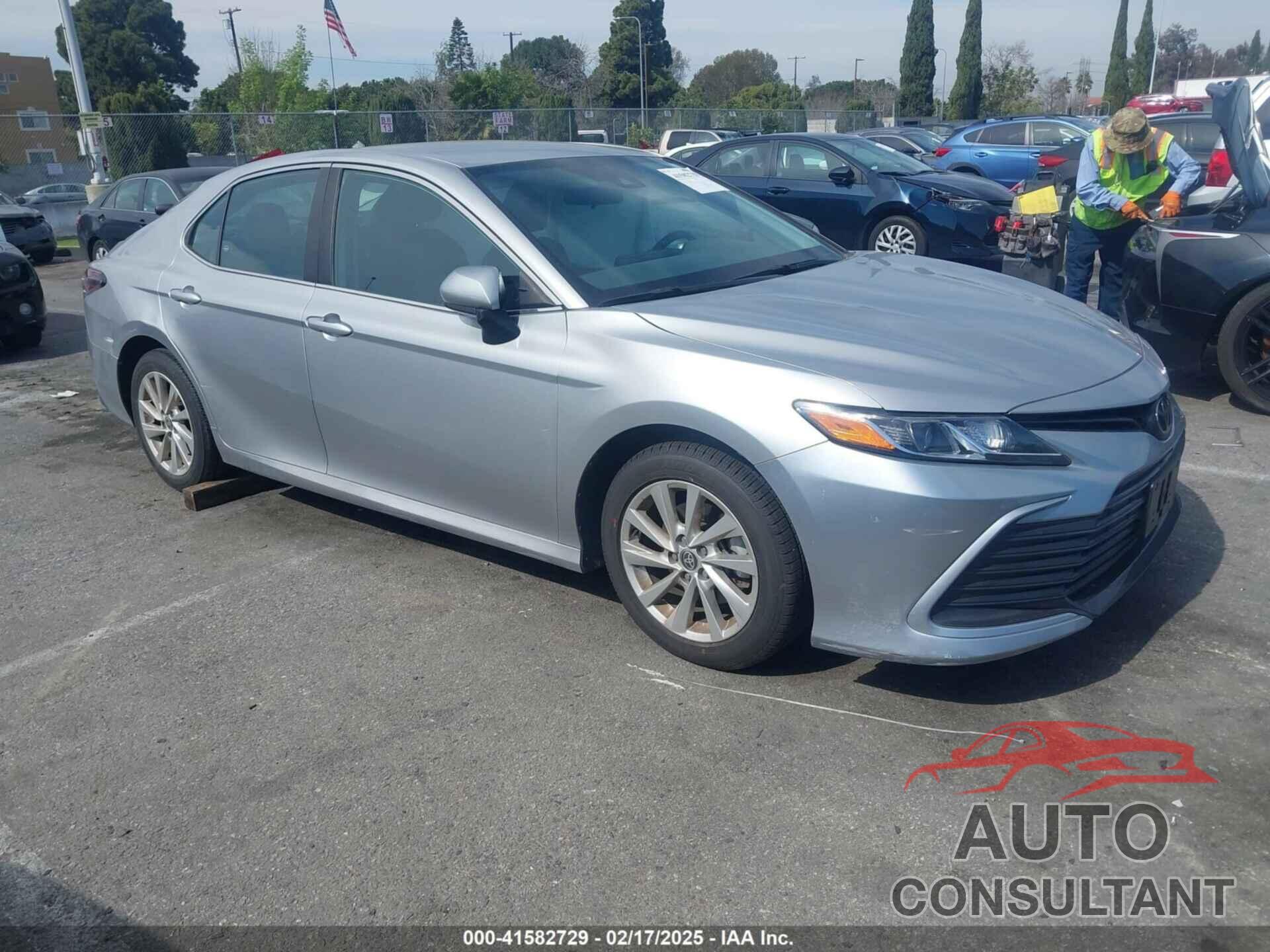 TOYOTA CAMRY 2021 - 4T1C11AK8MU443460