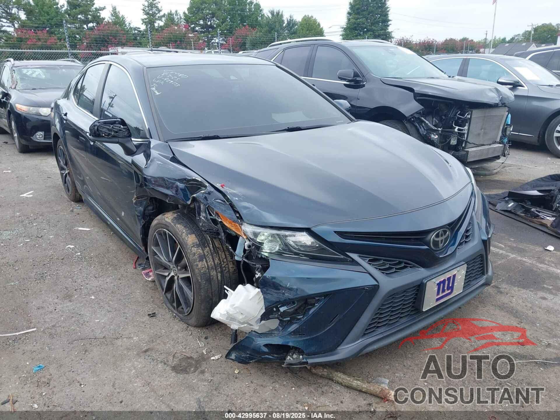TOYOTA CAMRY 2021 - 4T1G11AKXMU429173