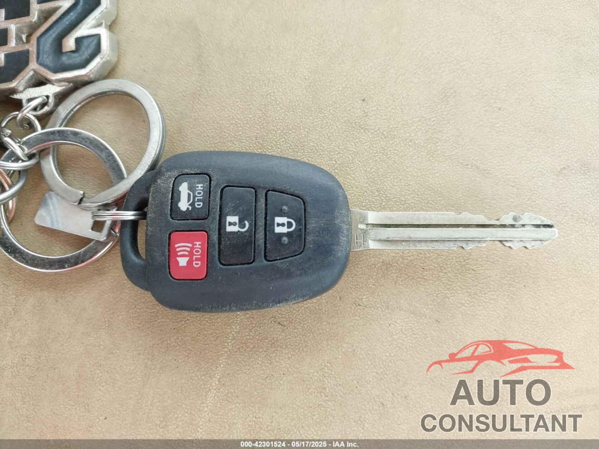 TOYOTA COROLLA 2018 - 5YFBURHE6JP790848