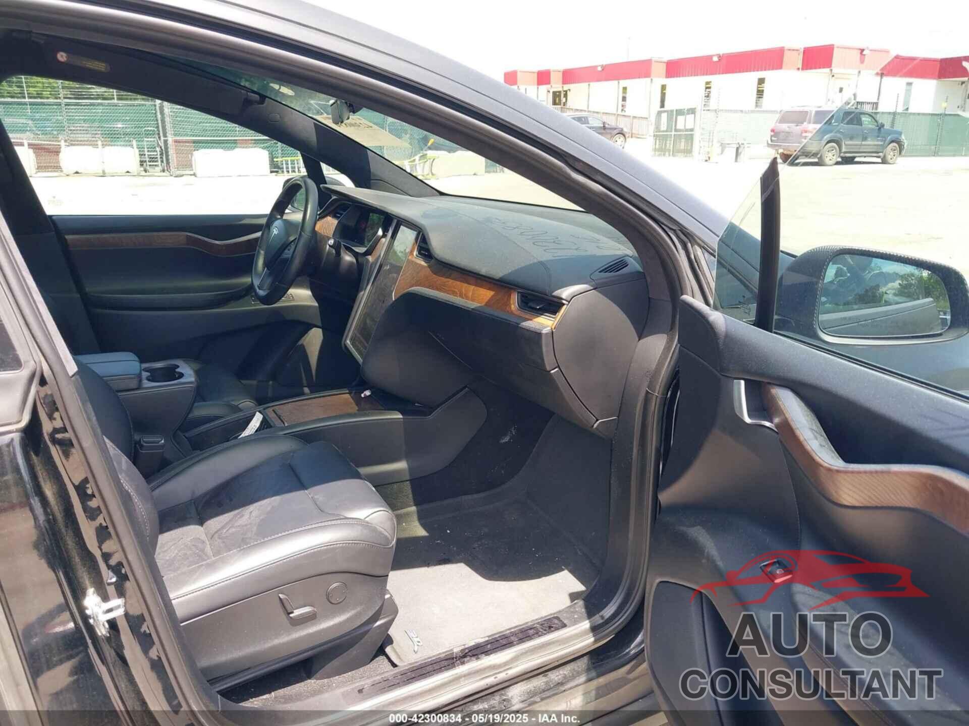 TESLA MODEL X 2018 - 5YJXCAE20JF142289