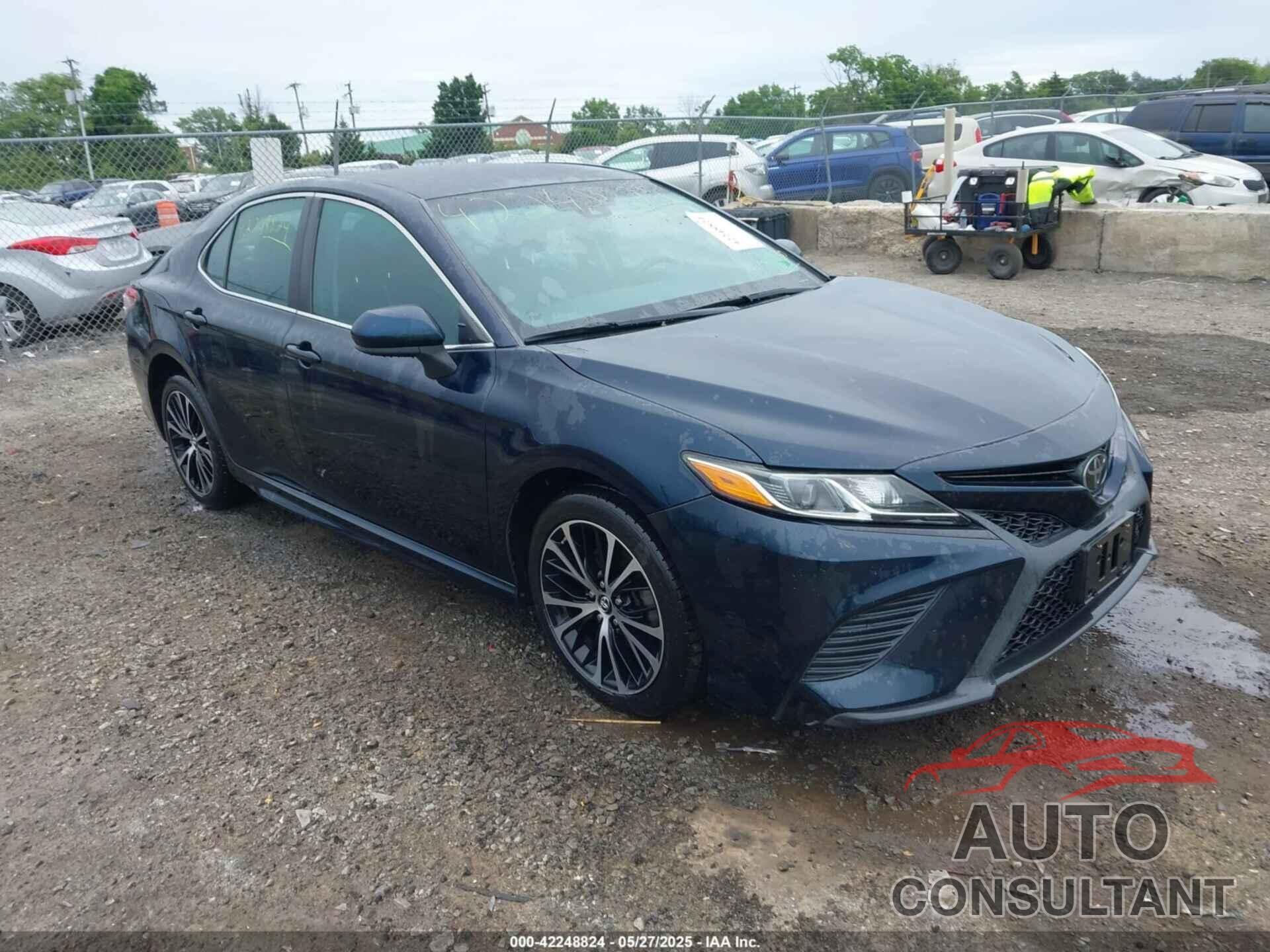 TOYOTA CAMRY 2018 - 4T1B11HK3JU577130